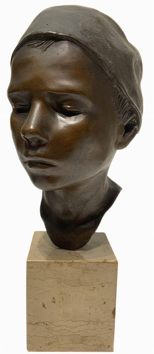 Bronze depicting young Neapolitan street urchin, lost wax, nineteenth century Italian sculptor. H 30 cm, with marble base h 43 cm.