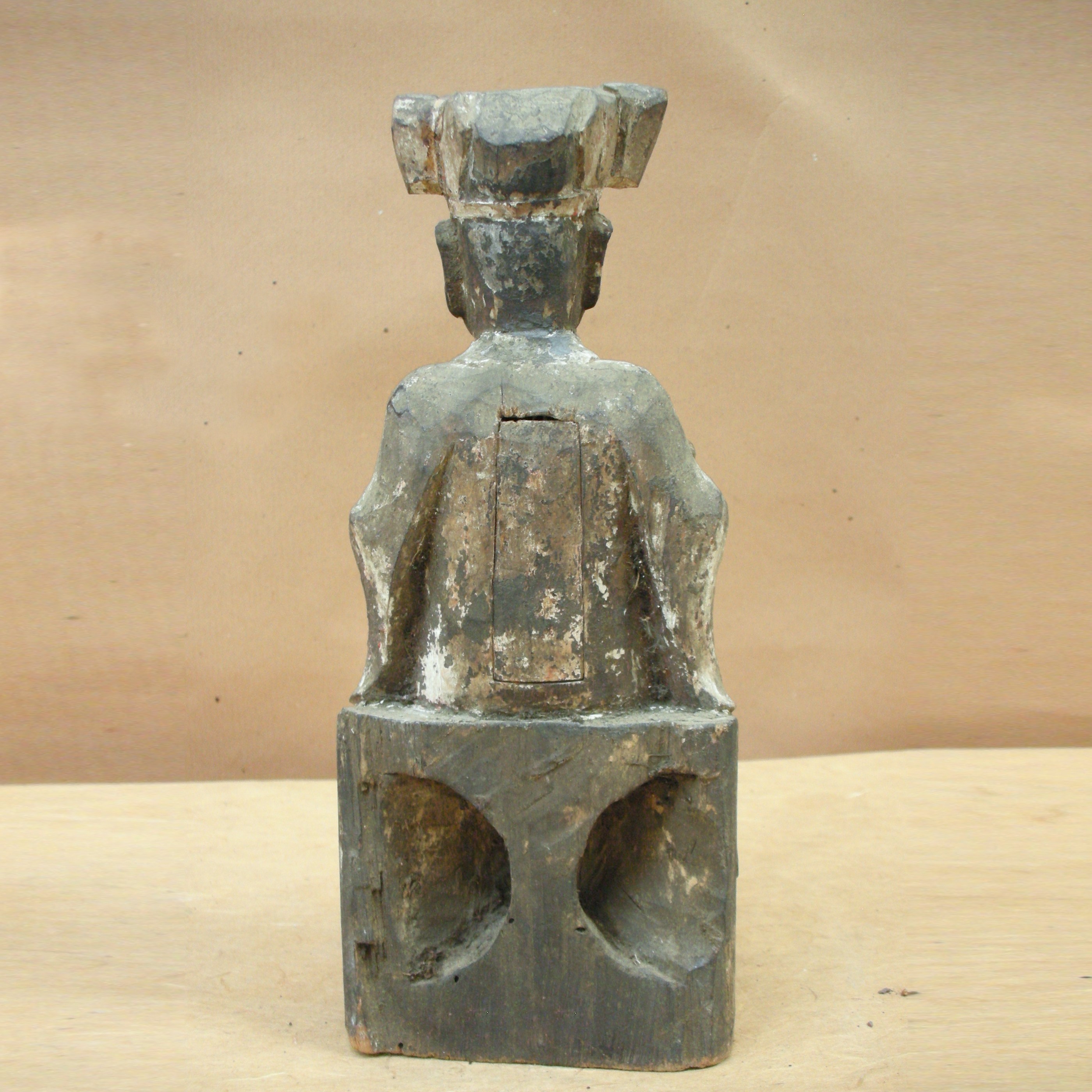 Giudice, scultura in legno