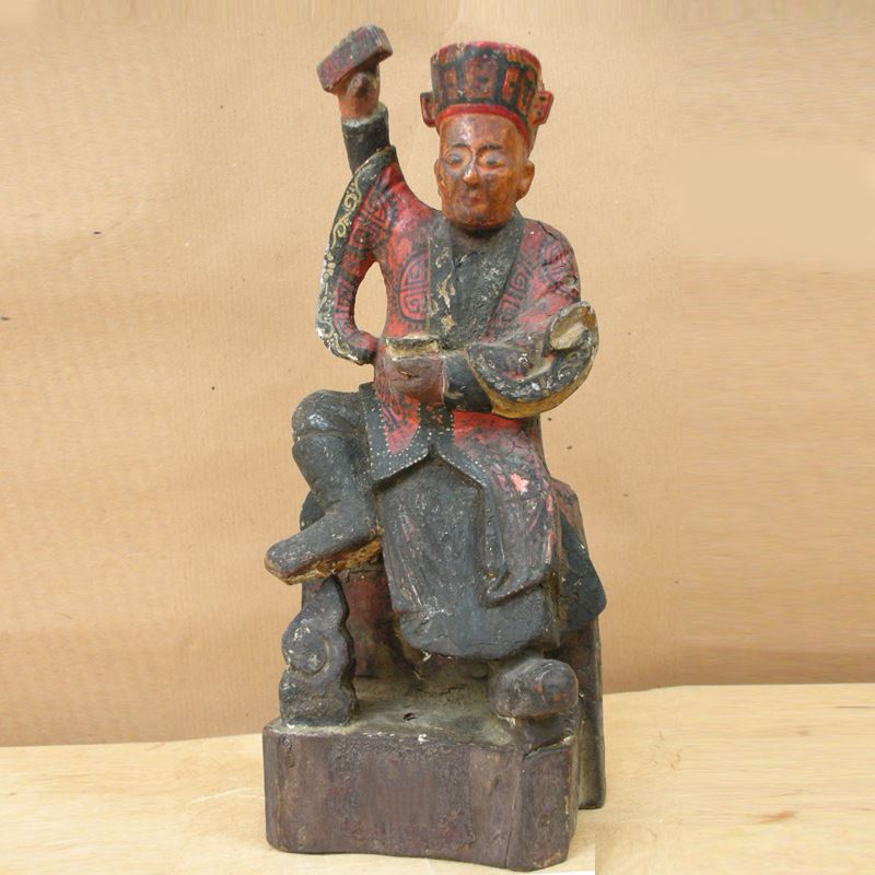 Giudice, scultura in legno