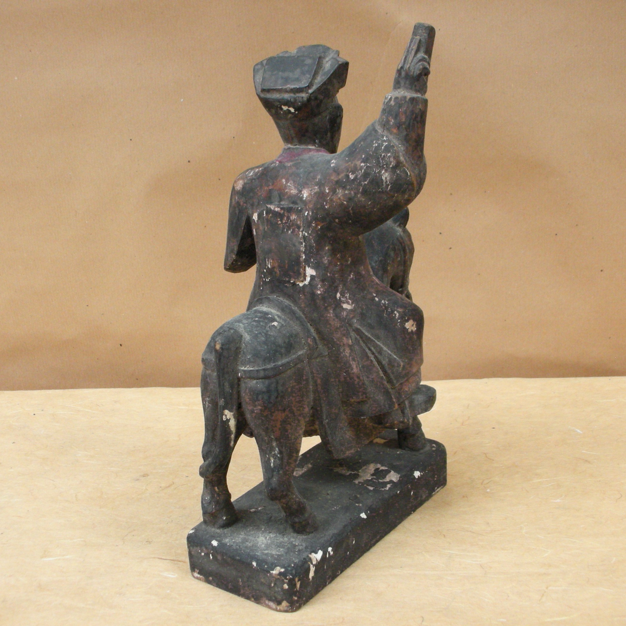 Giudice, scultura in legno