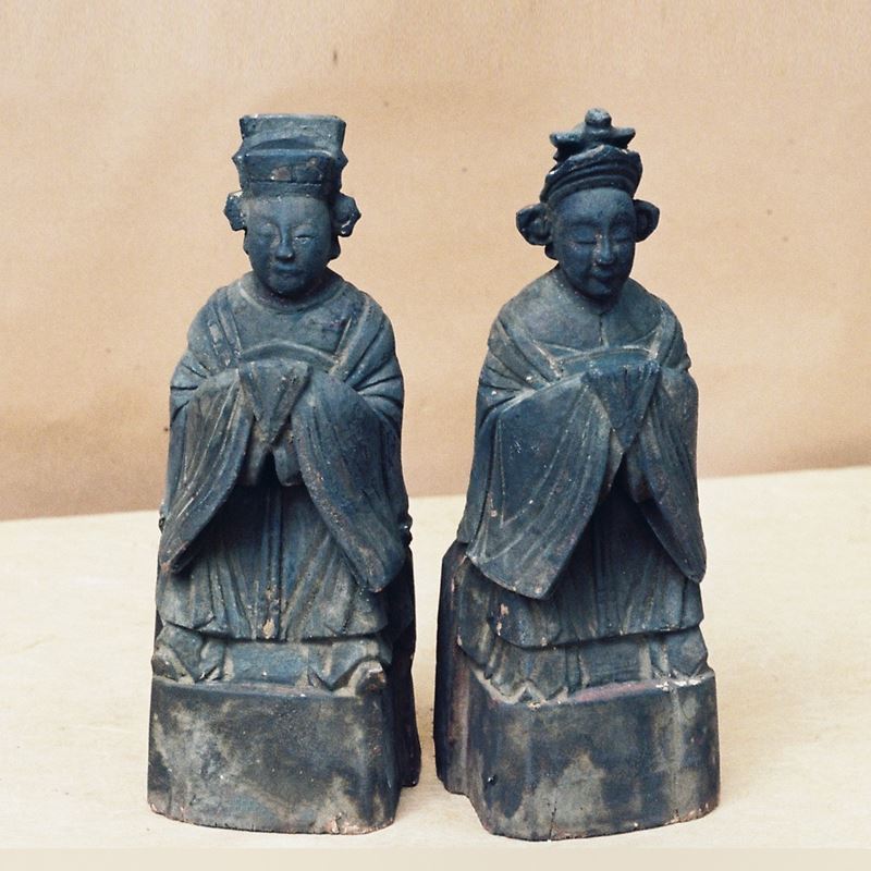 Coppia di statuette in legno, Moglie e marito