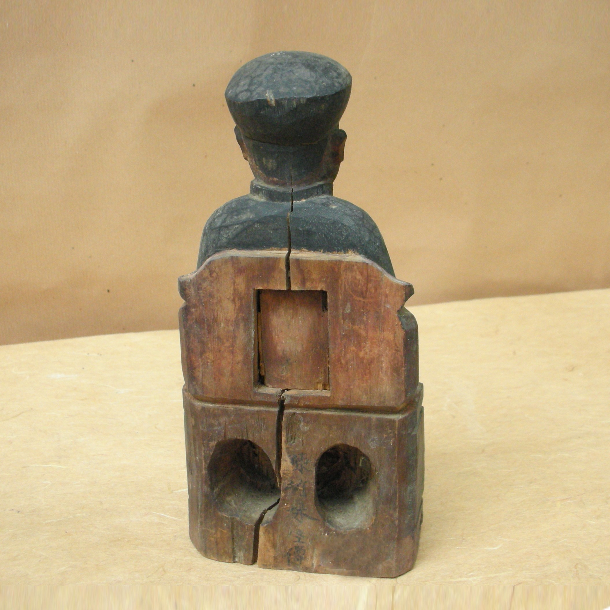 Statuetta in legno portafortuna