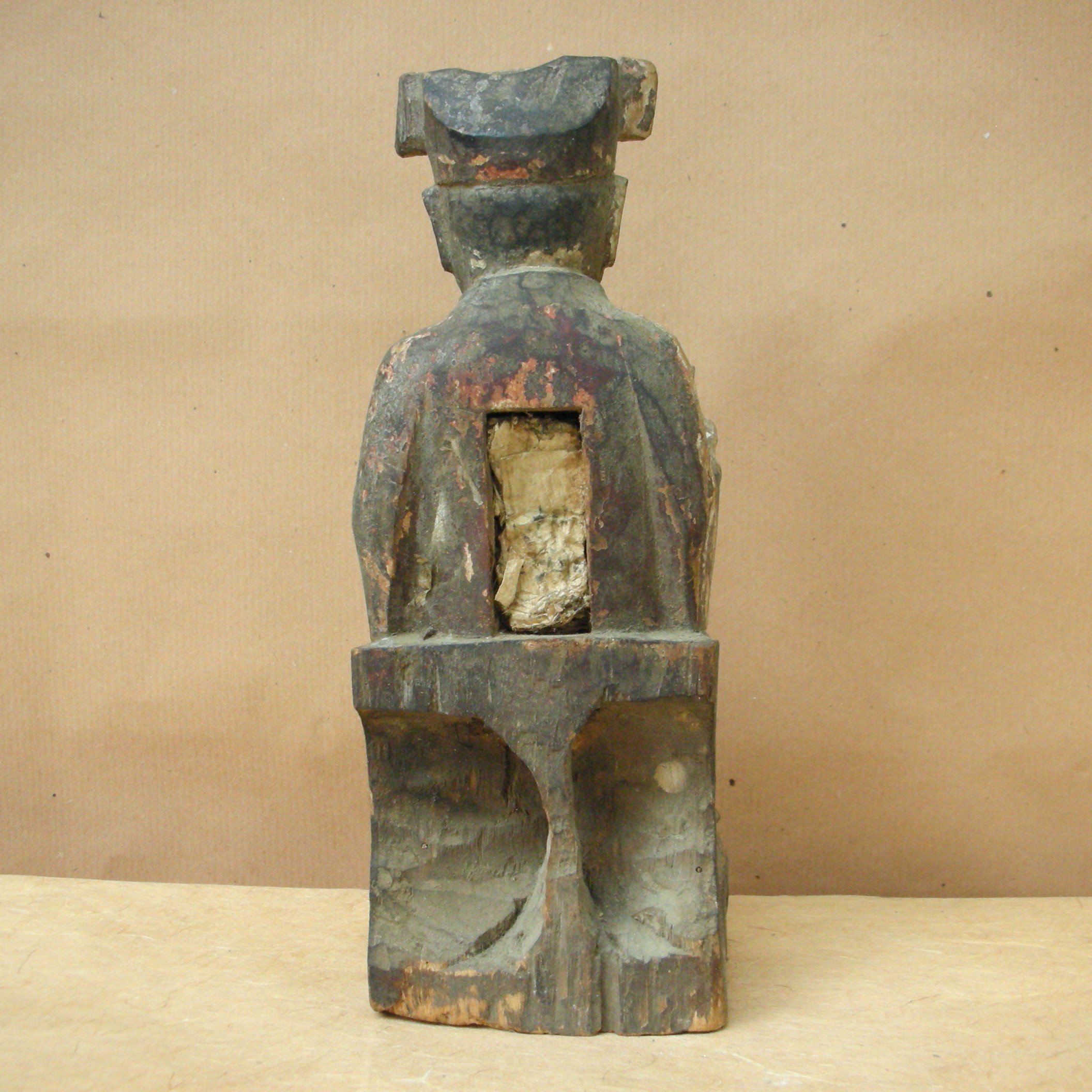 Statuetta in legno di Giudice