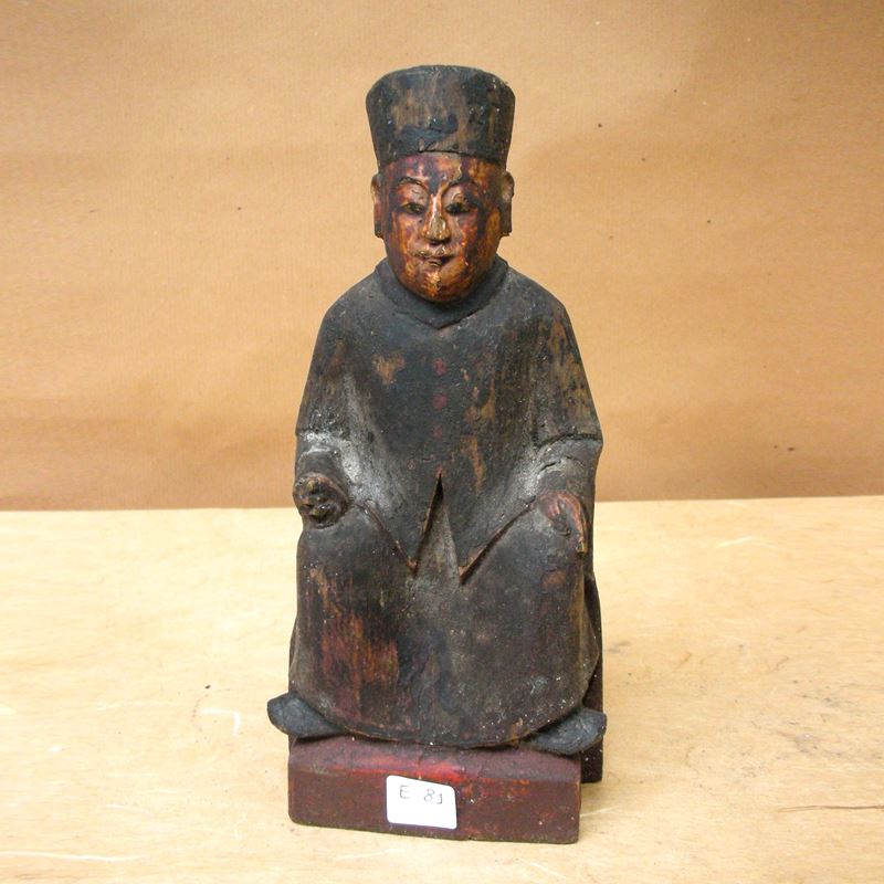 Personaggio, scultura in legno
