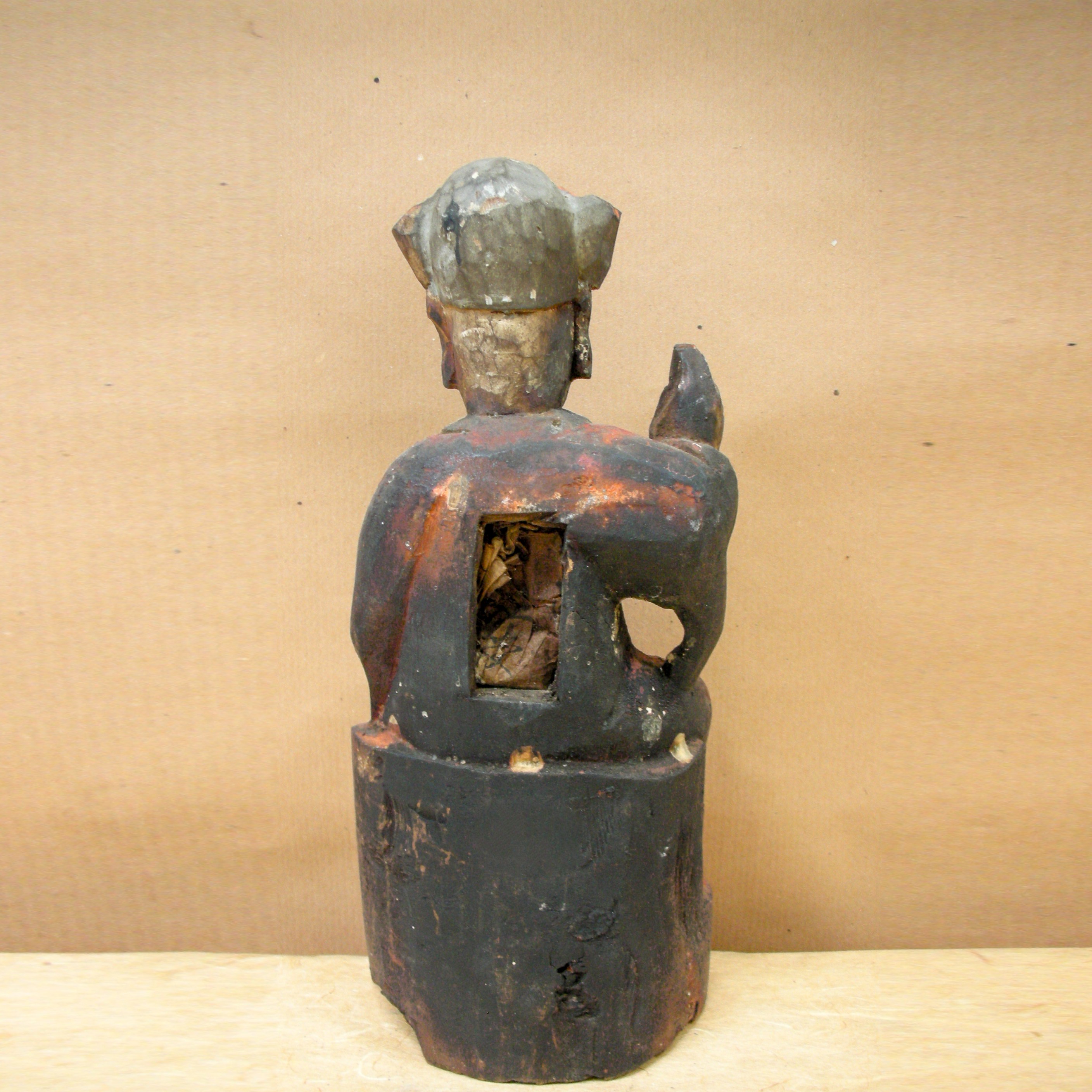 Saggio, scultura in legno