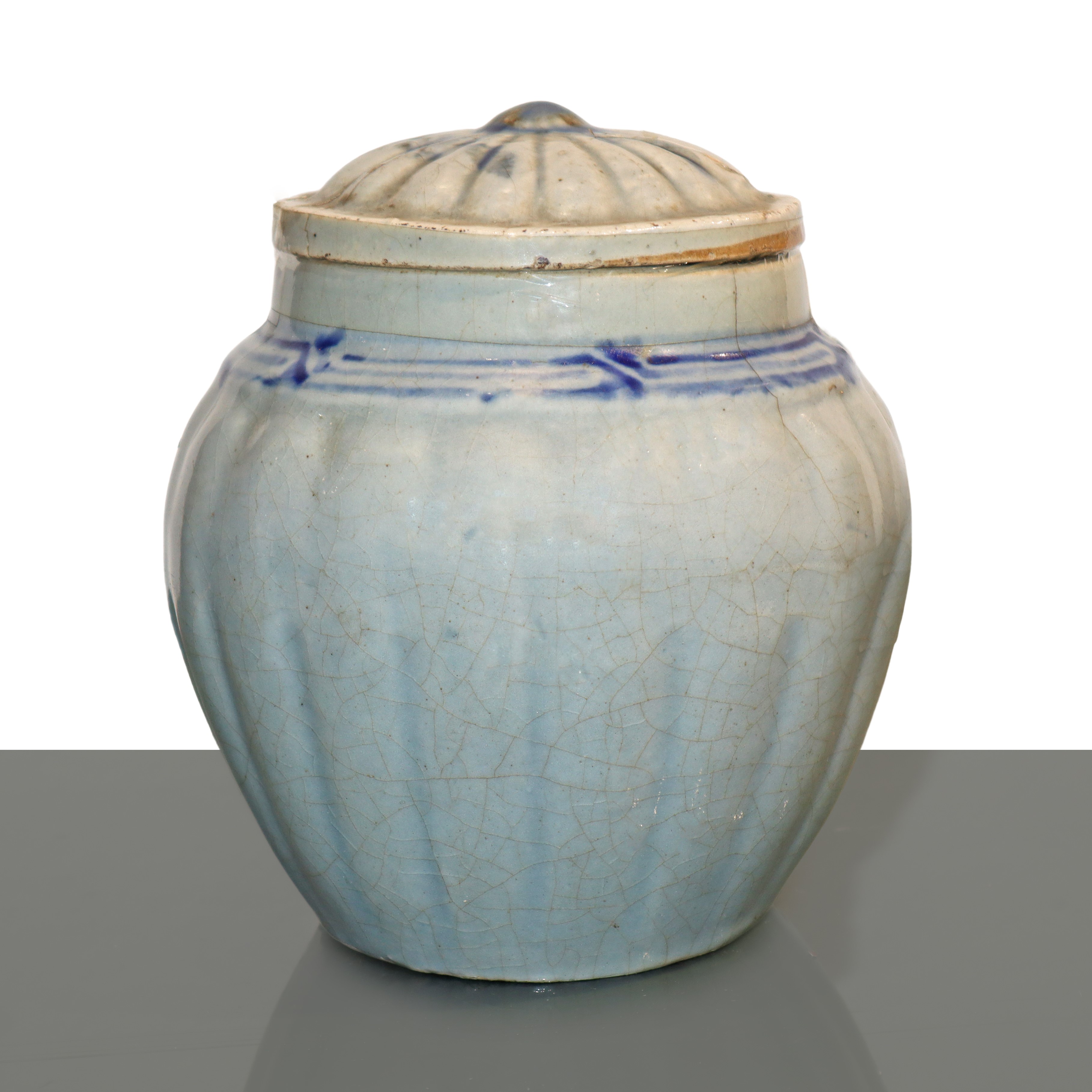 Vaso in ceramica policromo con i toni del blu, dinastia Qing