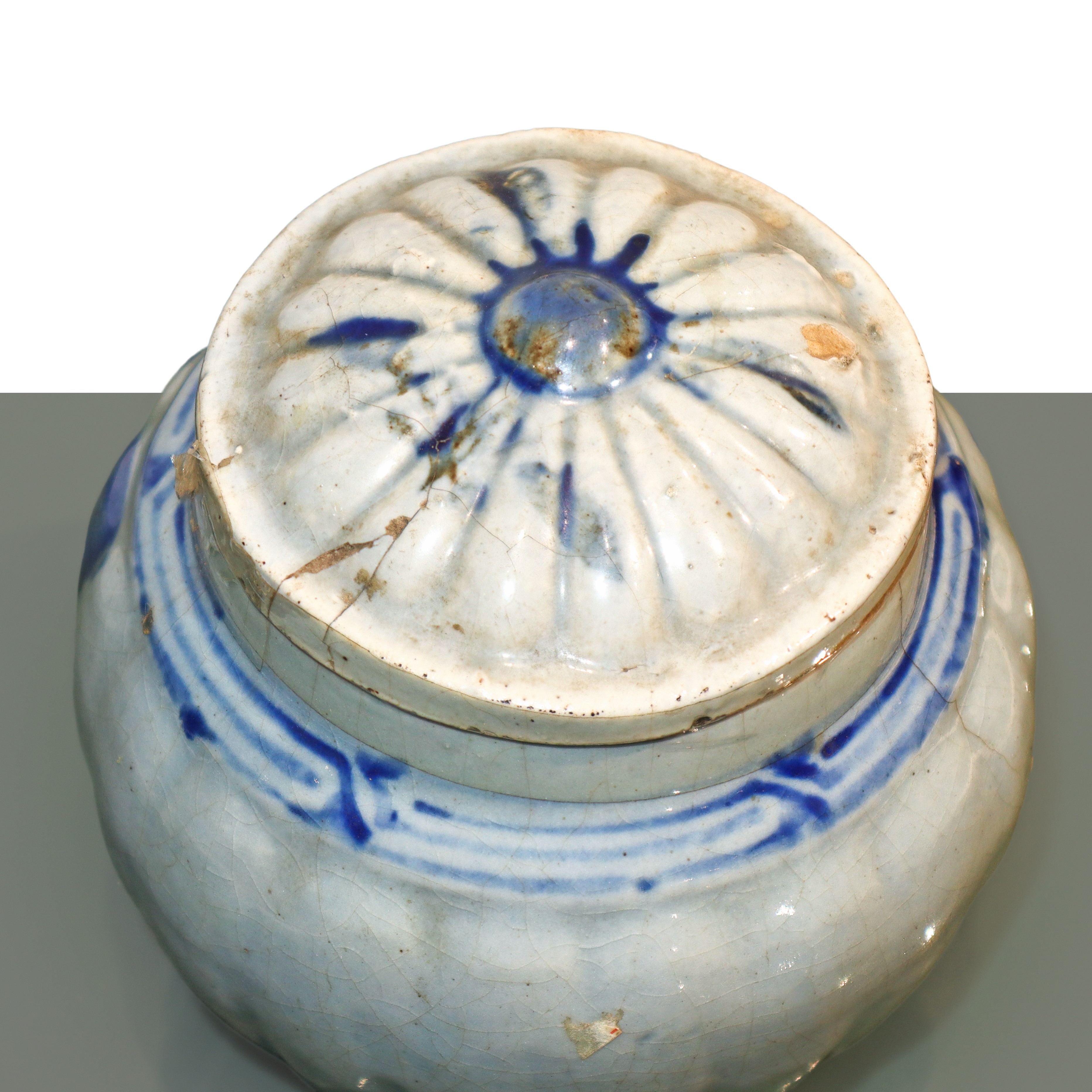 Vaso in ceramica policromo con i toni del blu, dinastia Qing