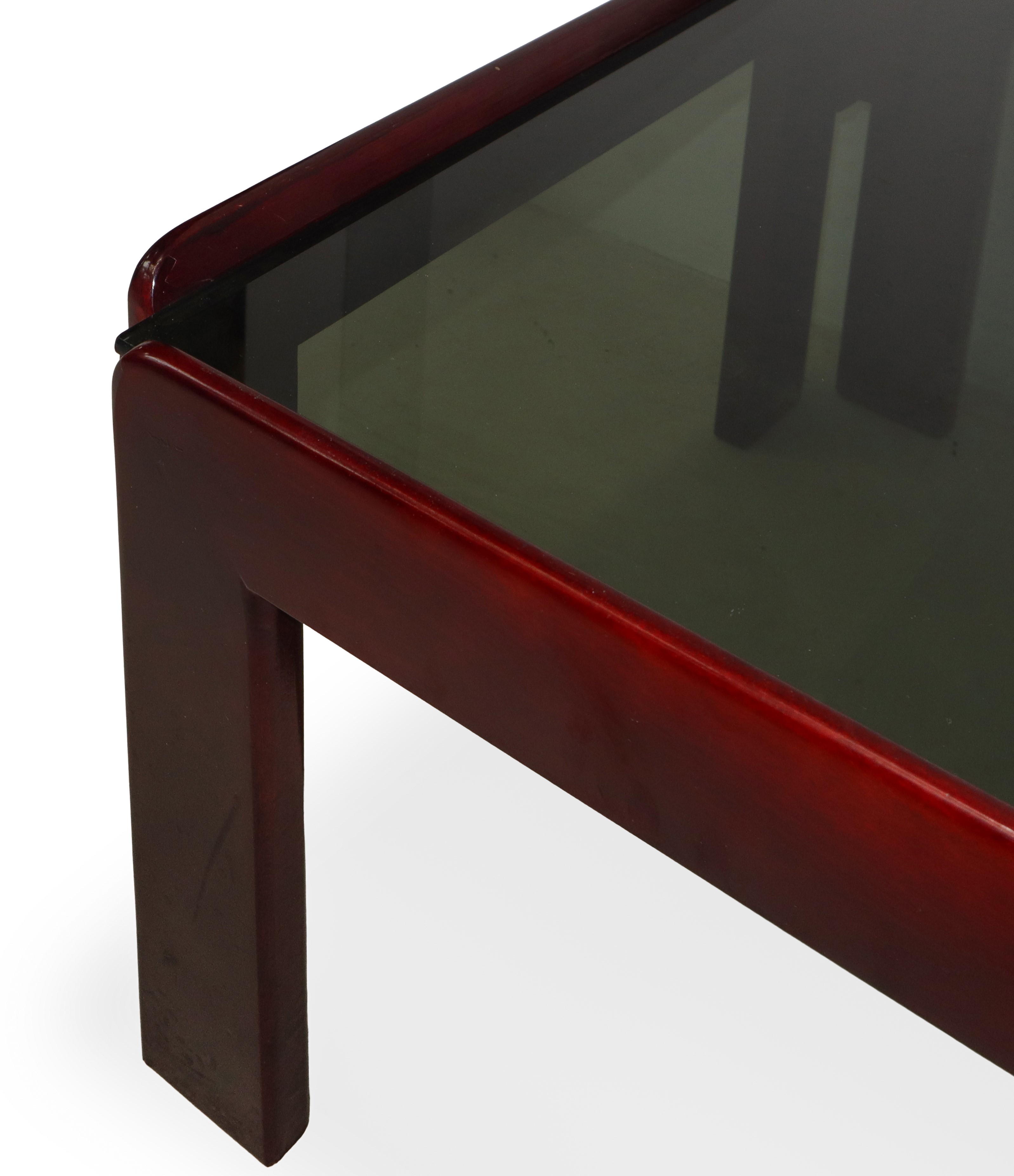 Coffee table in legno di noce con piano in vetro fumè