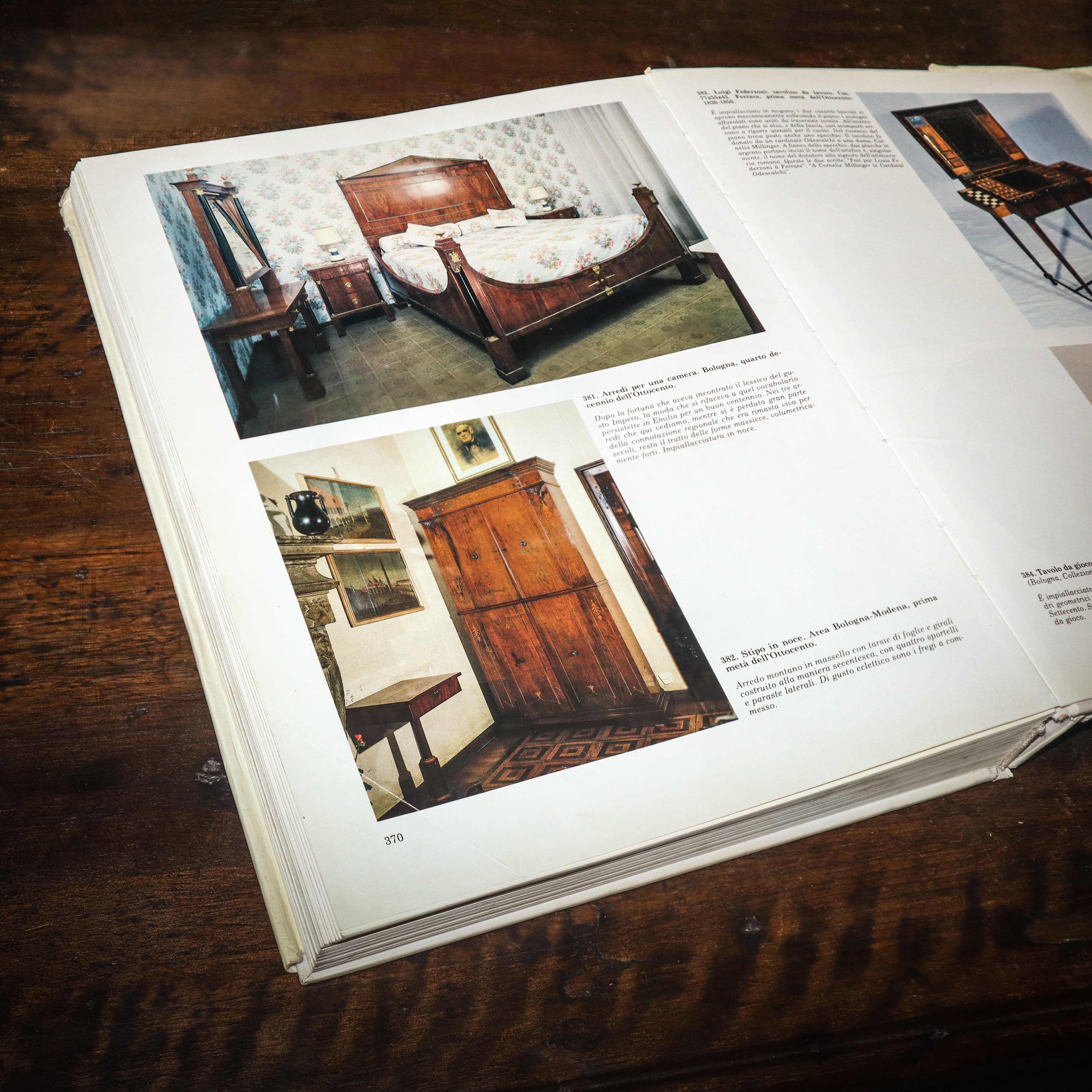 Camera da letto Emiliana con impiallacciatura in noce