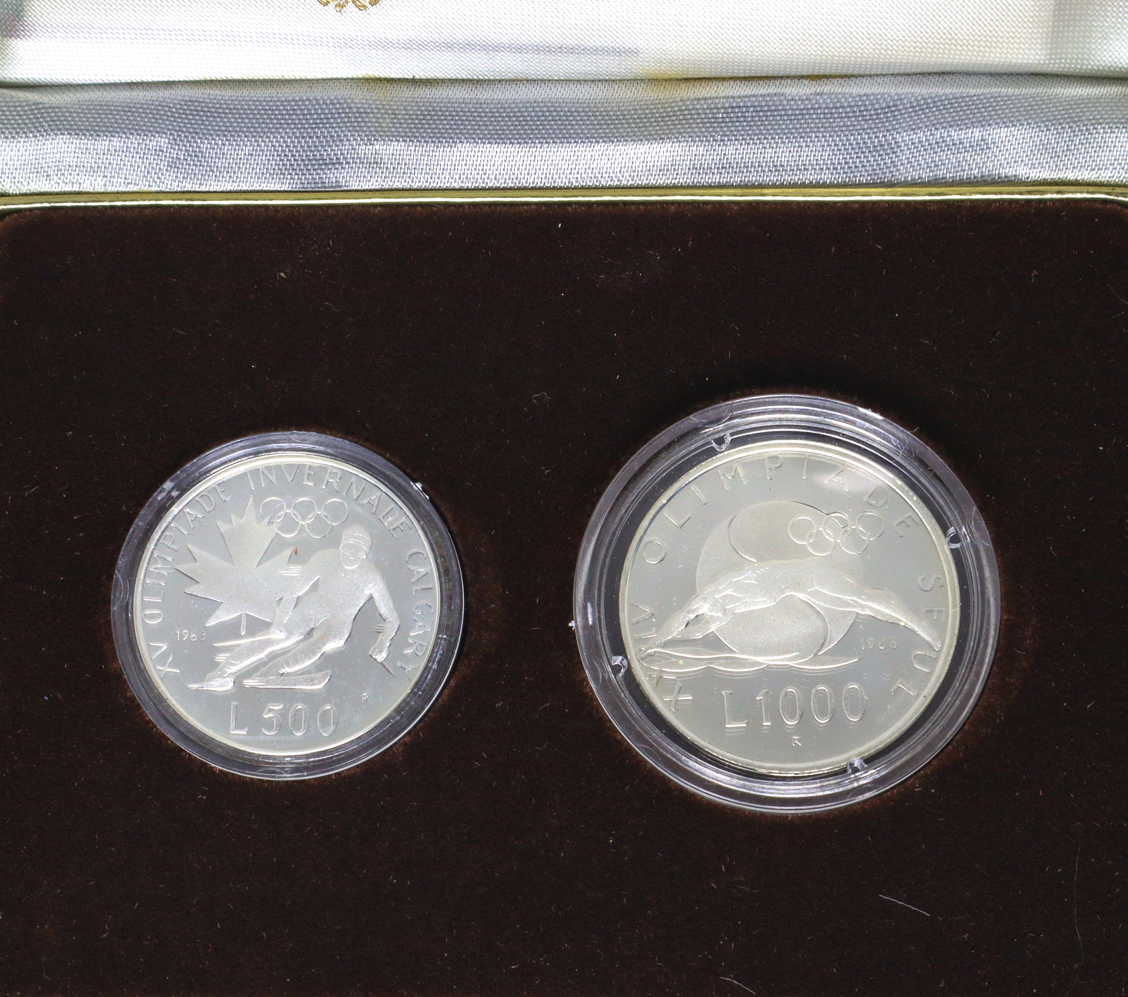 Dittico di monete d'argento a corso legale celebrative della XV Olimpiade invernale di Calgary e ...