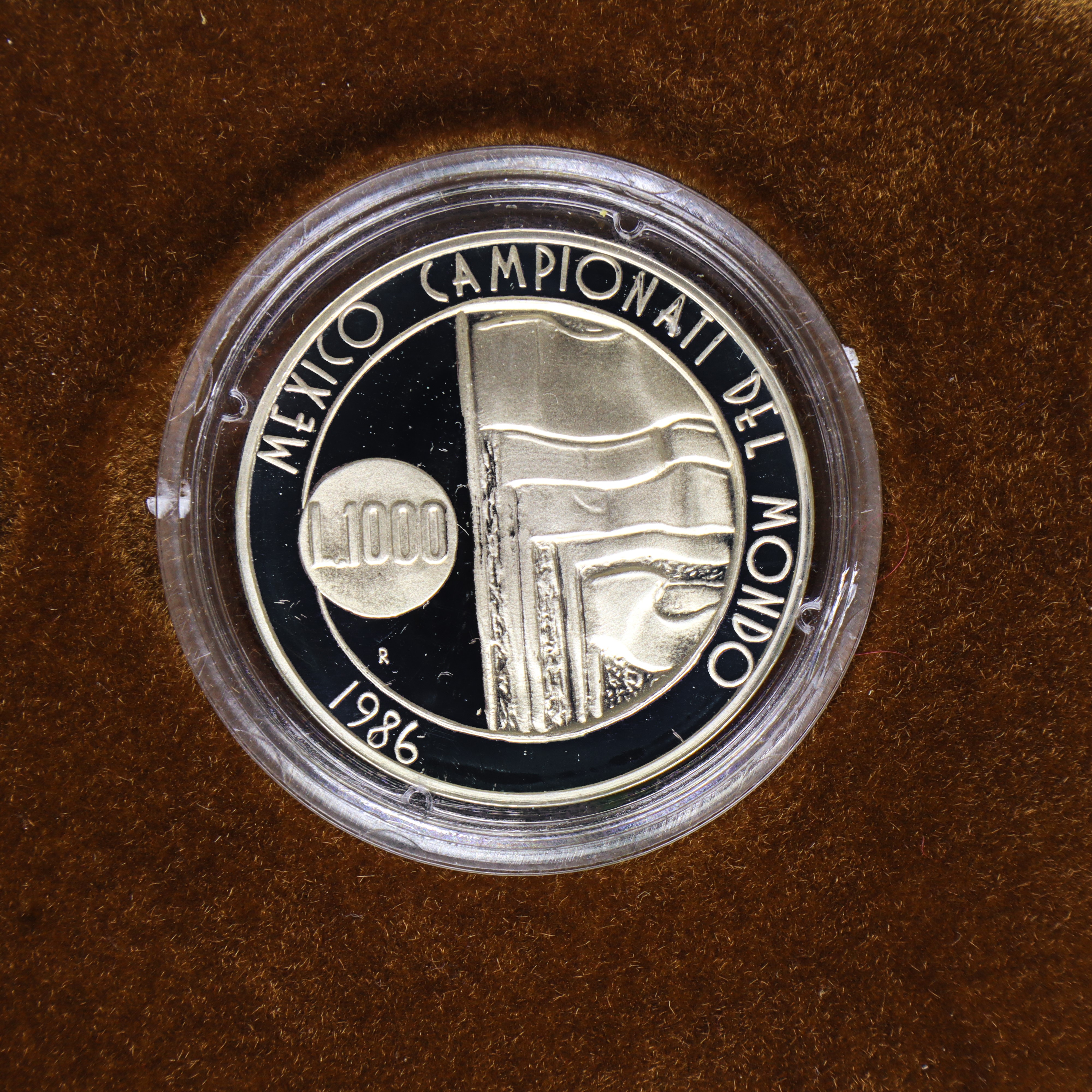 Dittico di monete d'Argento a corso legale celebrative dei campionati mondiali di calcio