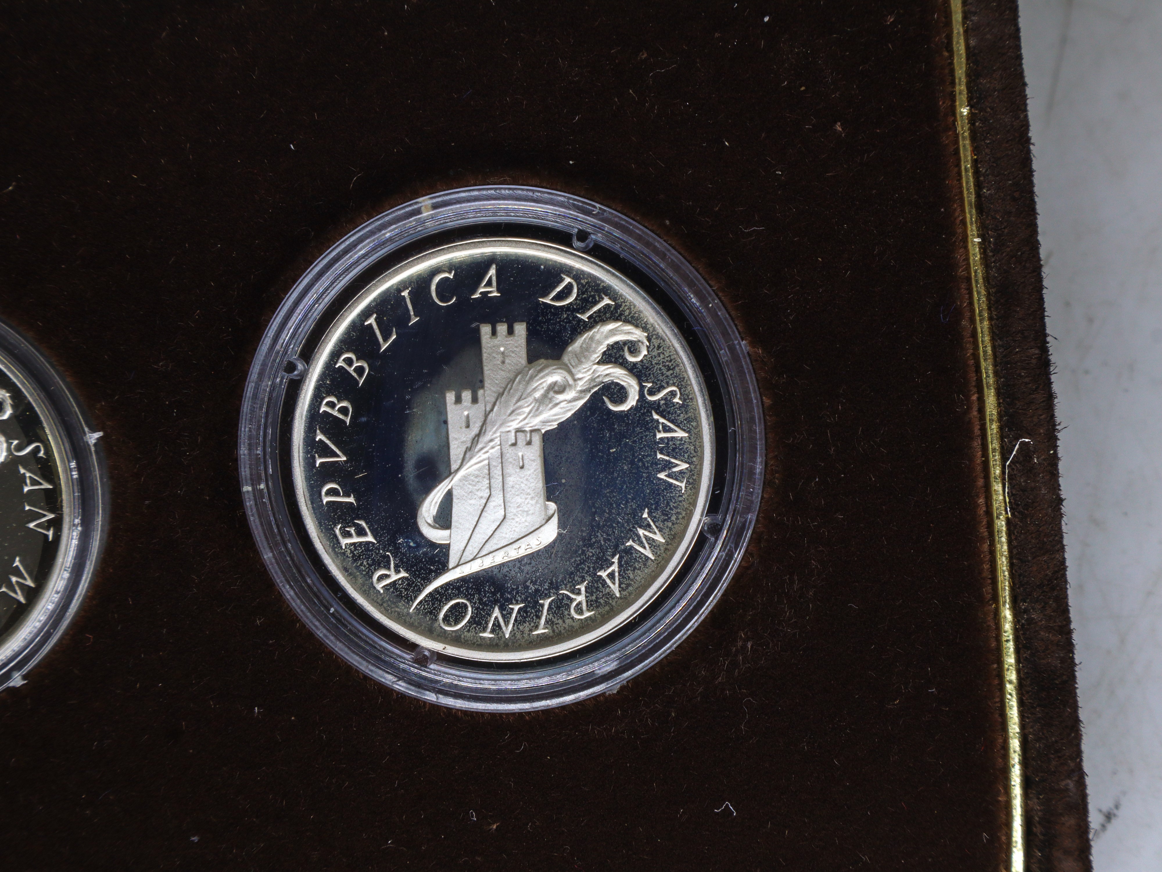 Dittico di monete d'argento a corso legale celebrative delle Universiadi di Zagabria