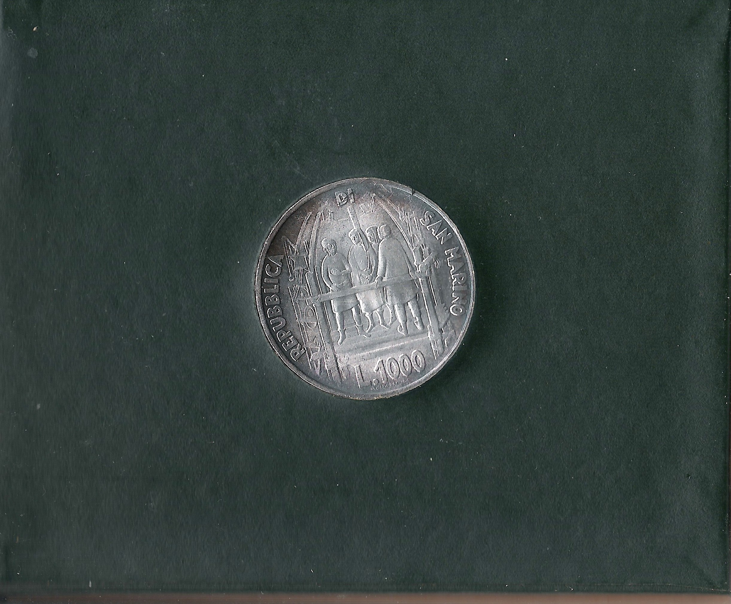 Coniazione Ufficiale di una monete speciale in argento a corso legale da L.1000 Millesimo 1977 co...