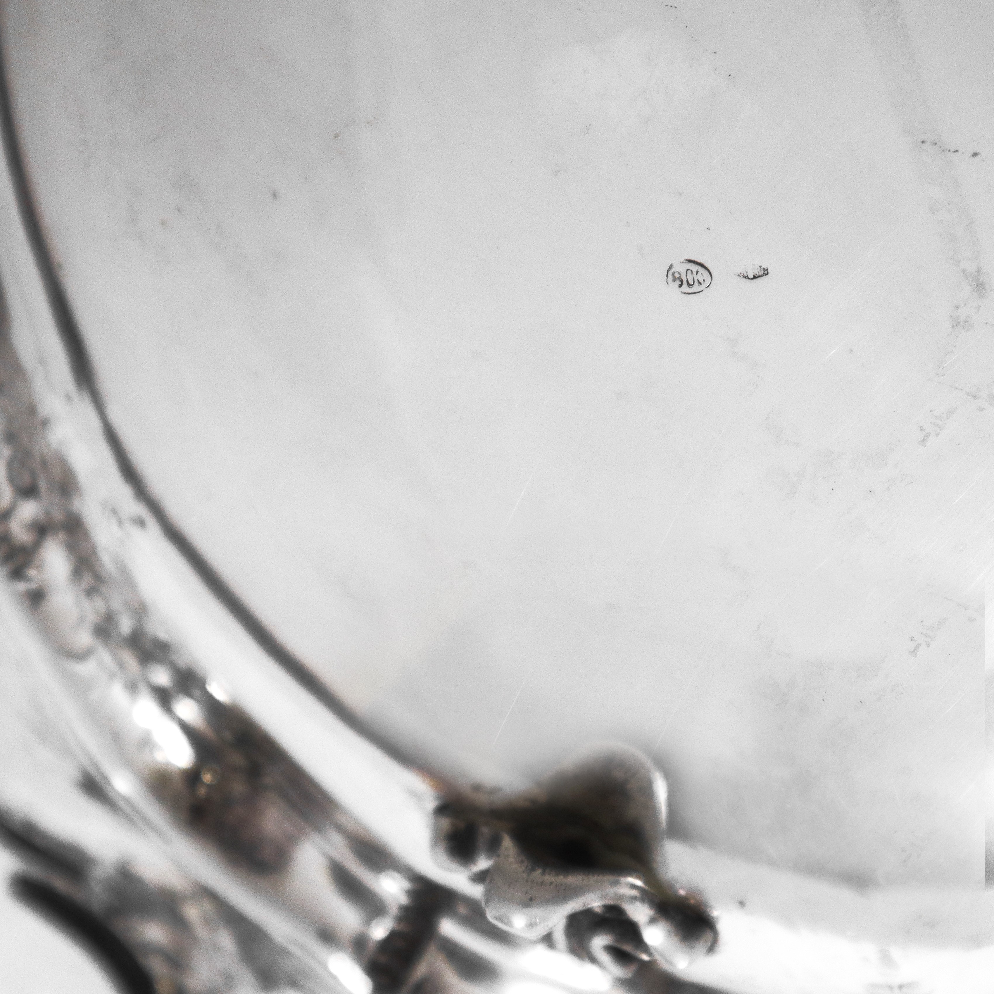 Alzata centrotavola in argento 800 bulinata a foglie