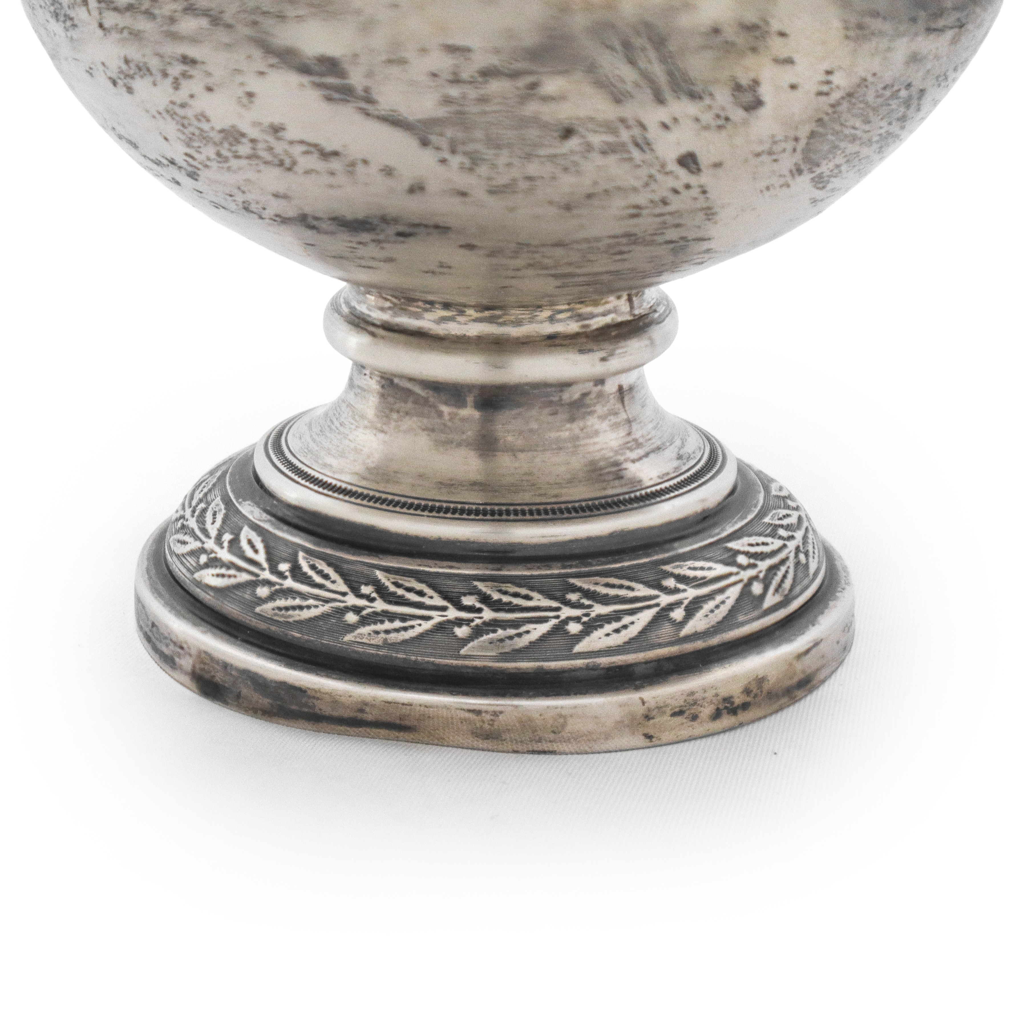 Vaso in argento 800 bulinato