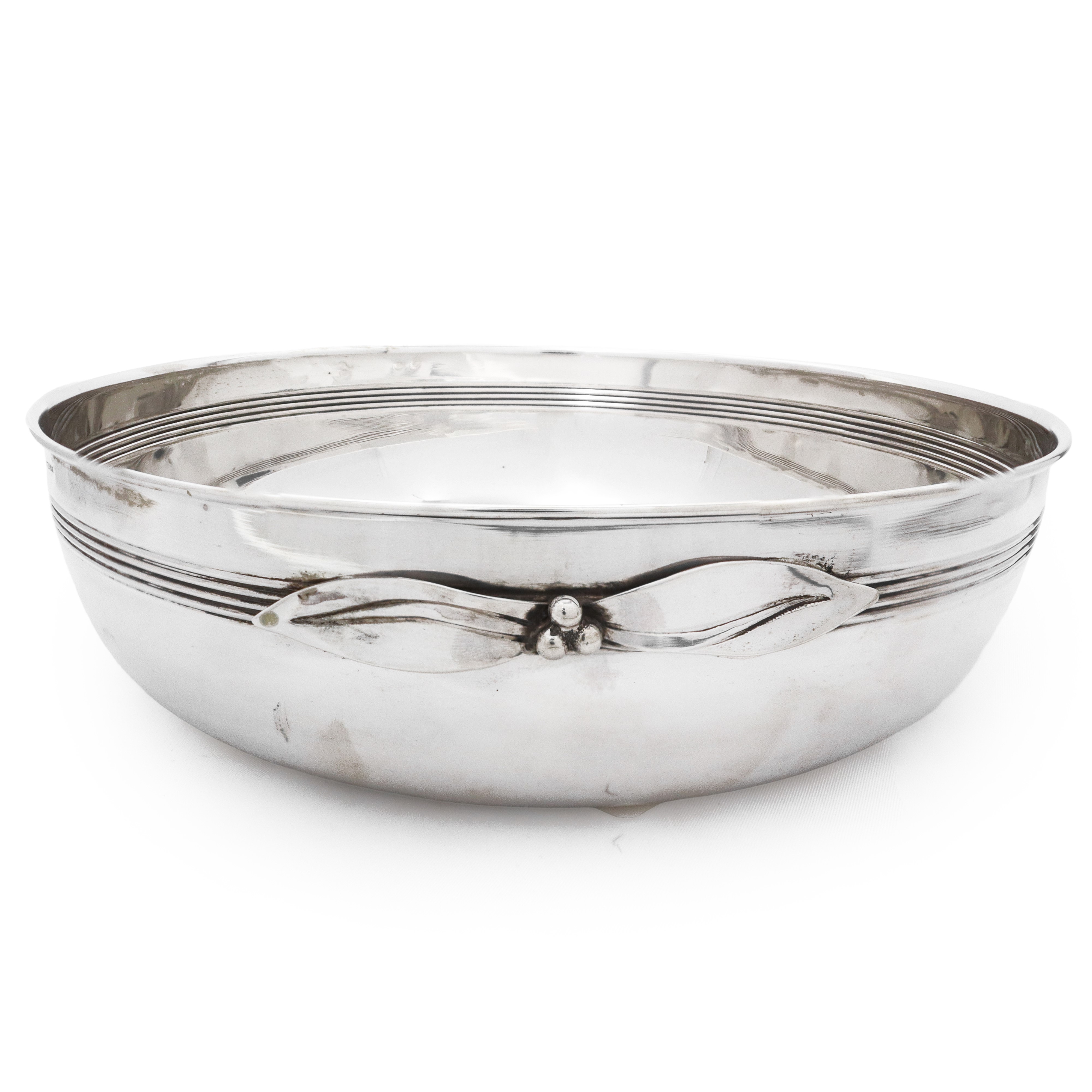 Centrotavola rotondo in argento 800 con fiocco