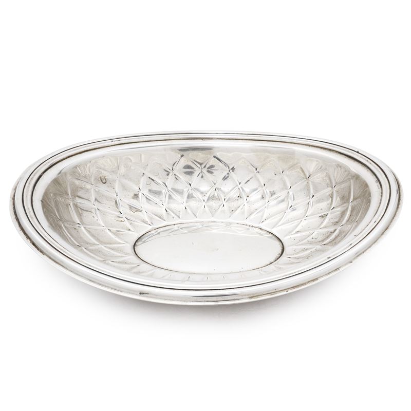 Vassoio ovale in argento 800