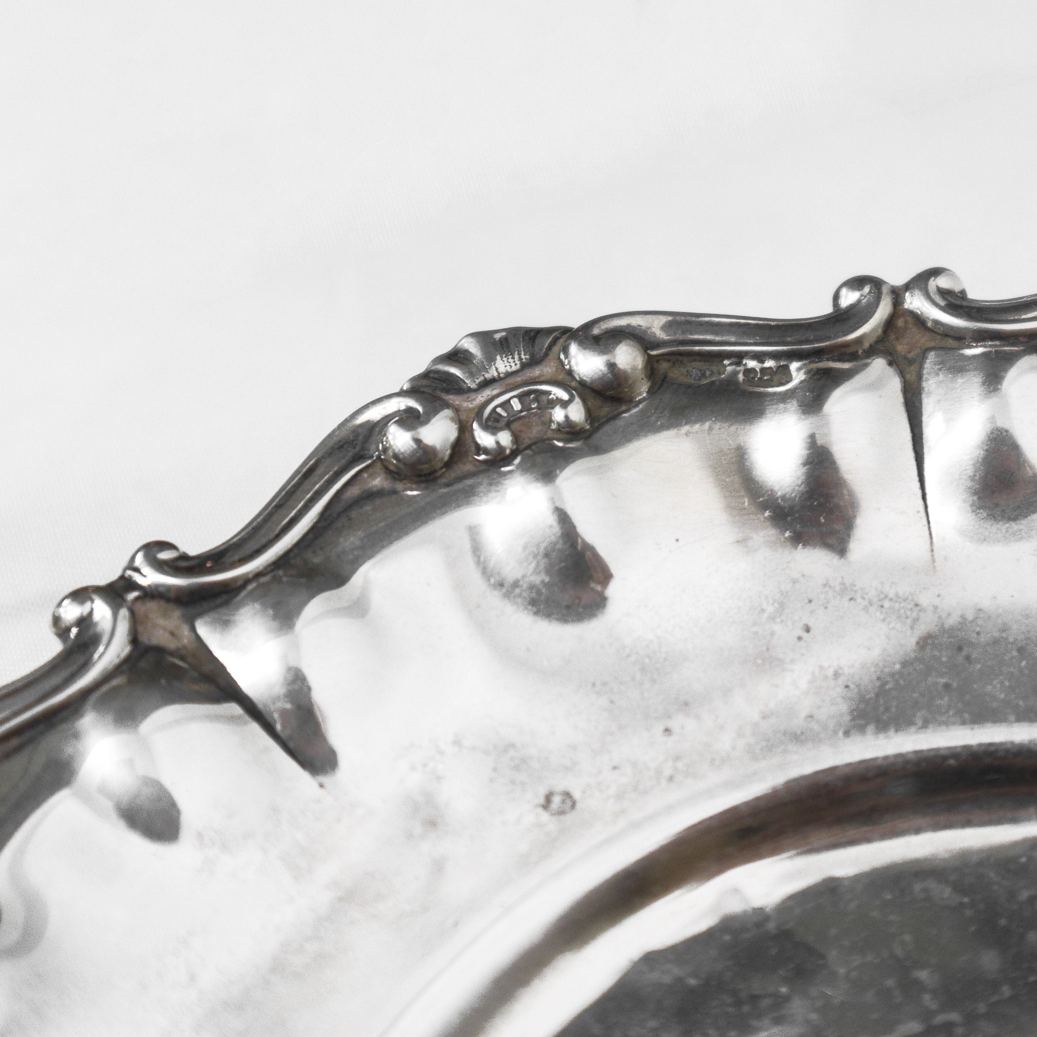 Centrotavola smerlato in argento 800