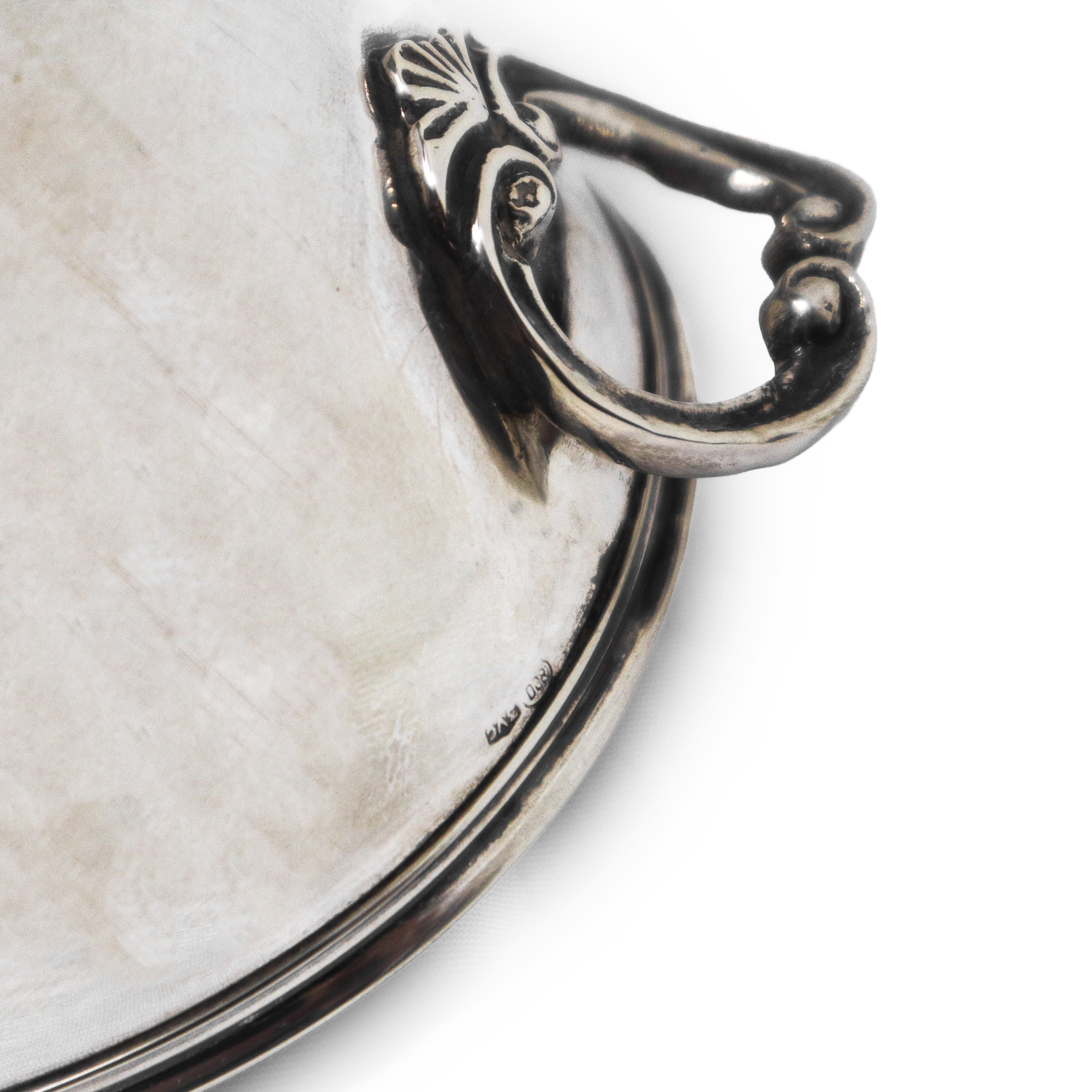 Piccola alzata ovale in argento 800 con piedini