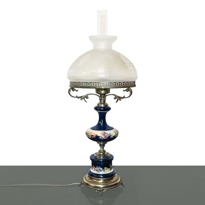 Lume in Porcellana Blu e Bianca e Decorazione Floreale con Inserti in Metallo