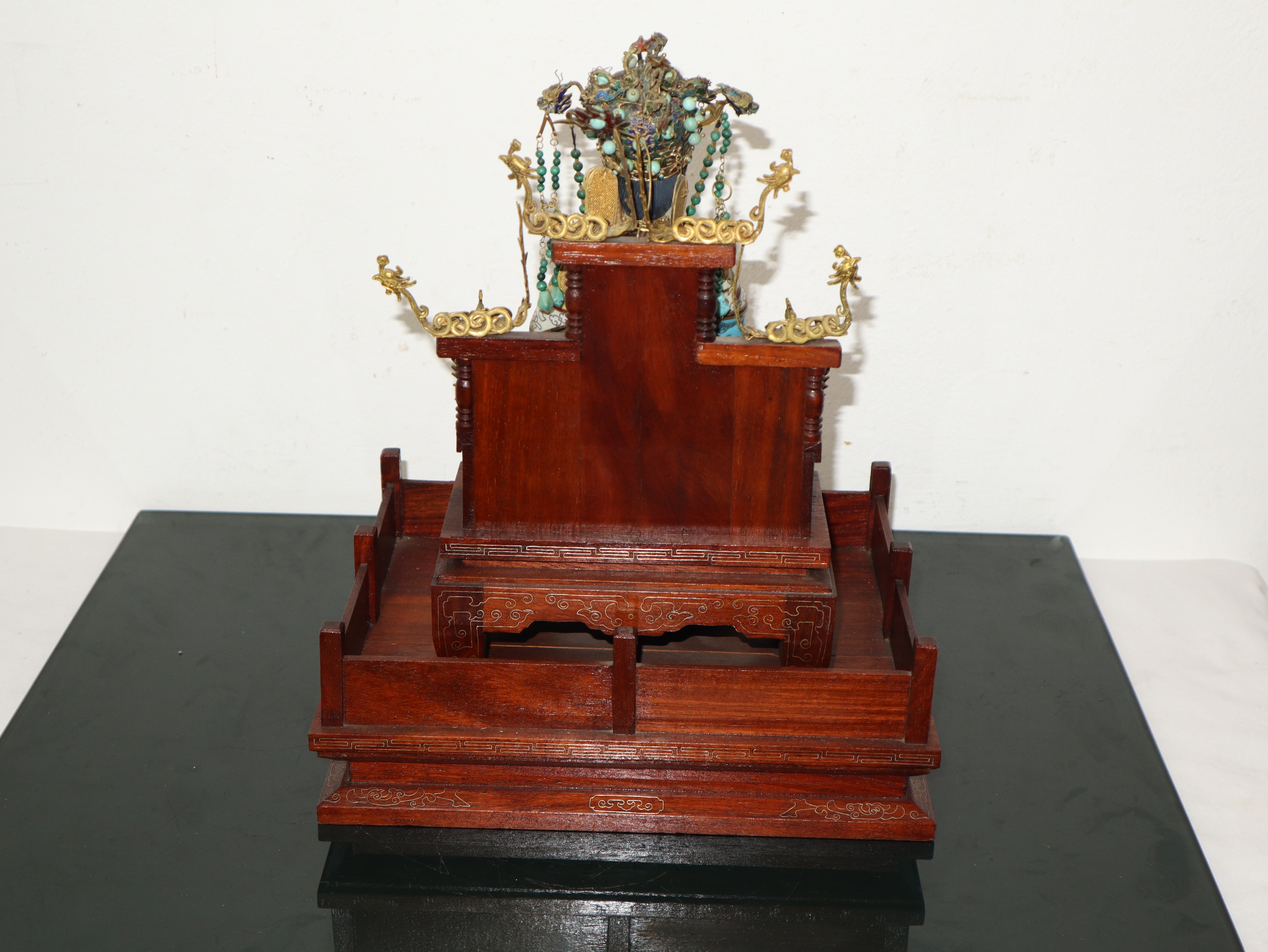 Imperatore e imperatrice cinesi, coppia di sculture su base in legno