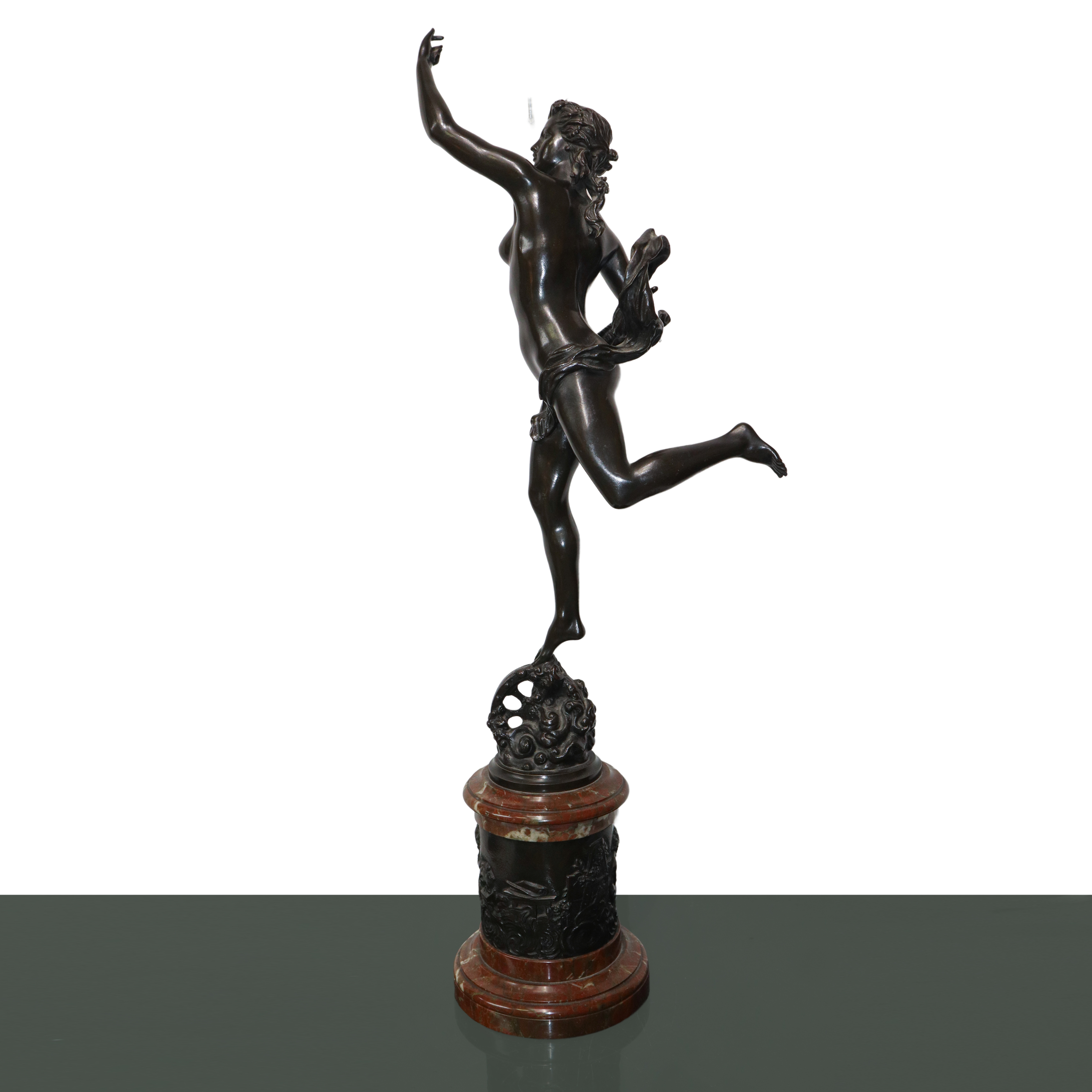 Dea della fortuna con cornucopia in mano