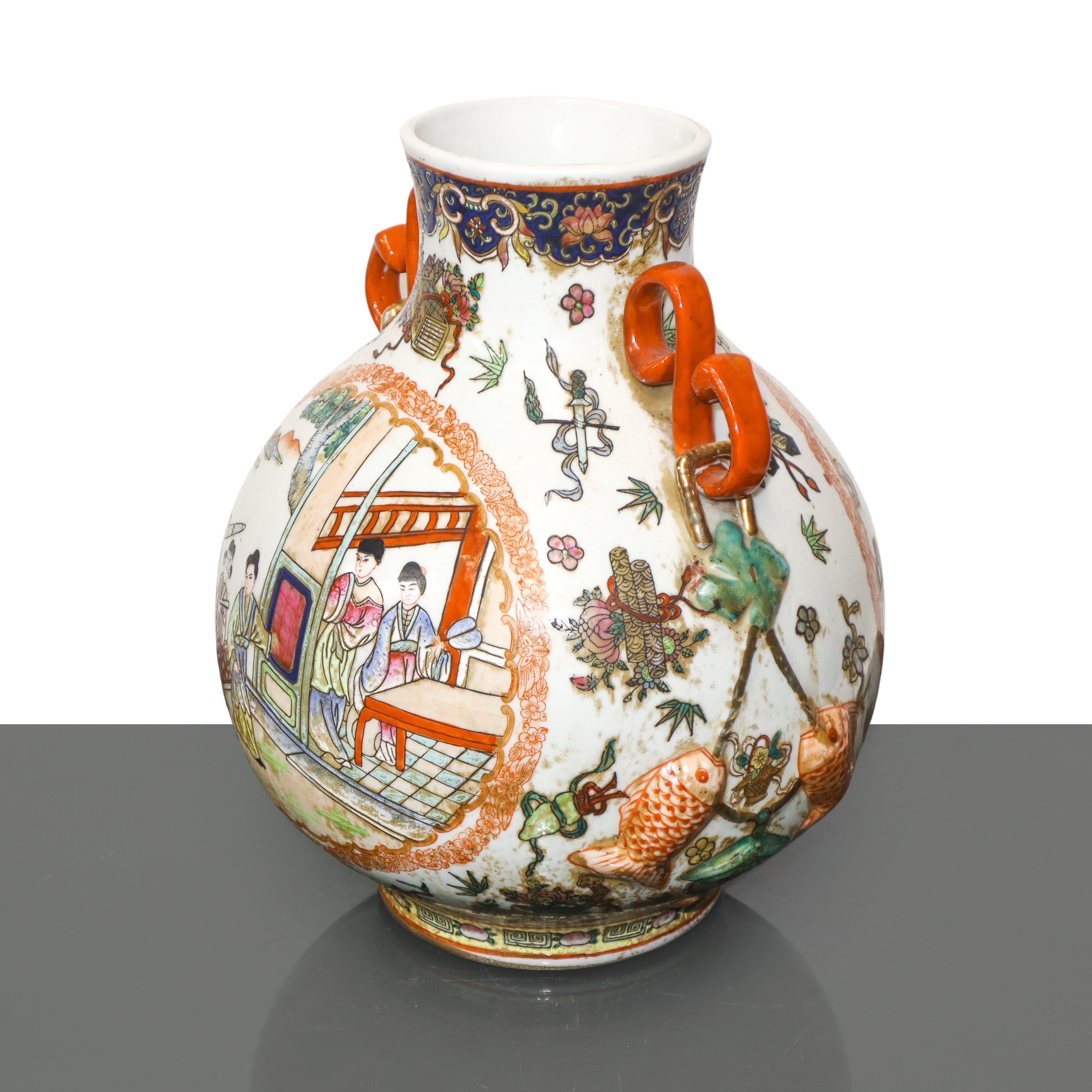 Coppia di vasi orientali con manici e dipinti di scene di genere