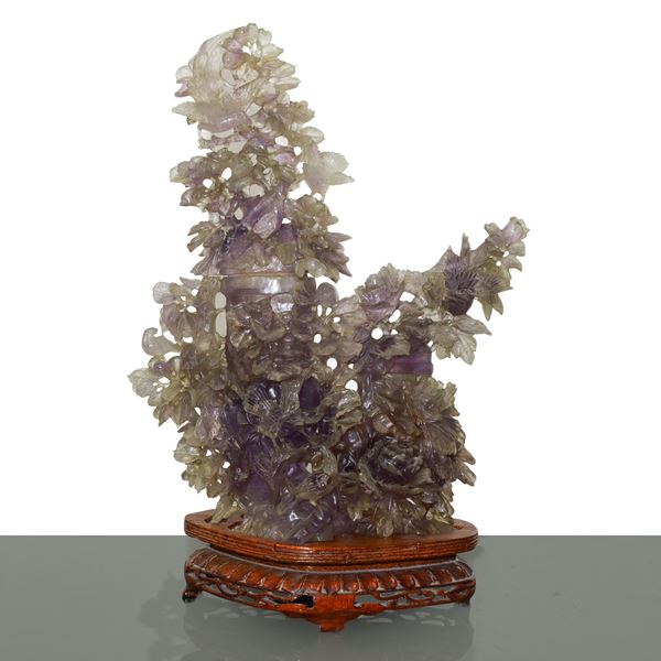 Amethyst sculpture with pair of poutiche and large floral decoration on wooden base