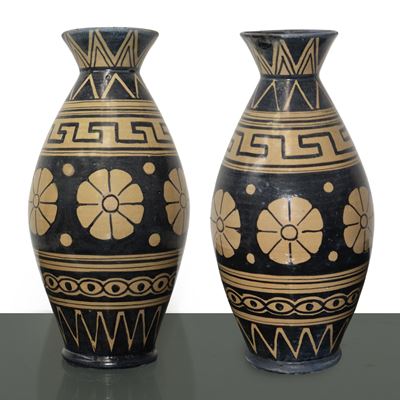 Coppia di vasi in ceramica, H cm 27