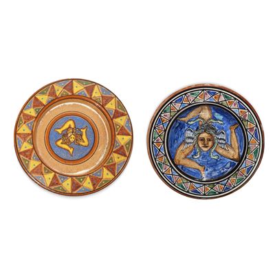 Due piattini in ceramica con trinacria, 1948