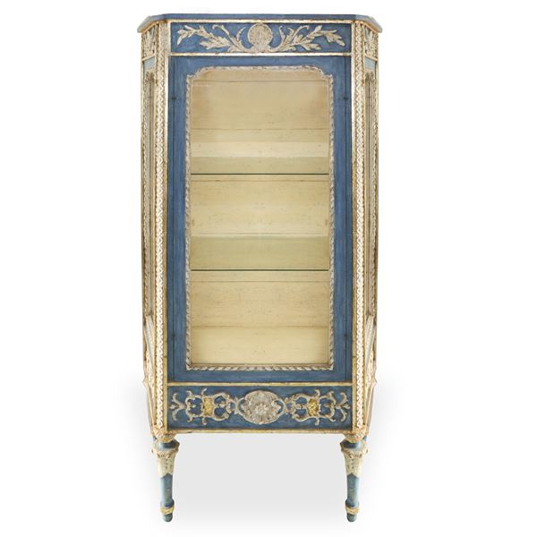 Display cabinet lacquered in shades of blue, white and gold