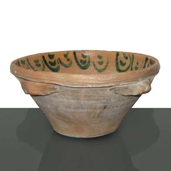 Caltagirone majolica lemmo with green decoration on the edge