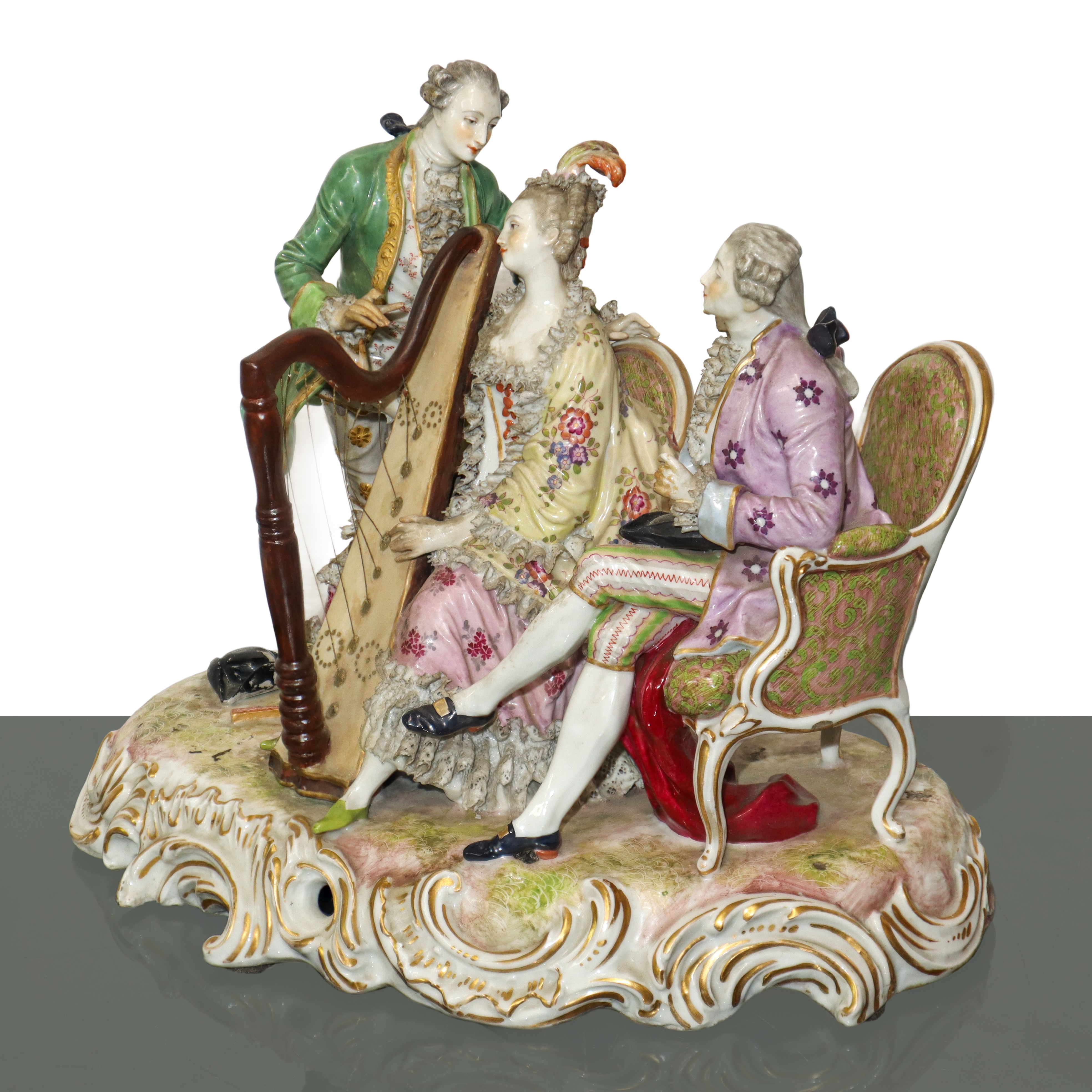 Scena di genere donna che suona l'arpa, scultura in porcellana policroma