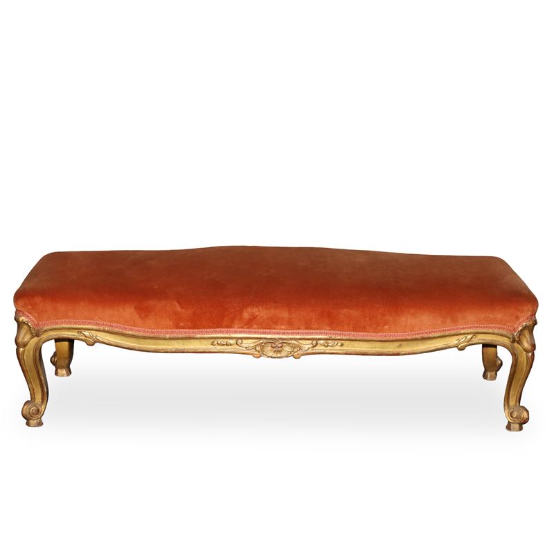 Panchetta in legno dorato e tessuto, h 35 cm; 119 x 45 cm
