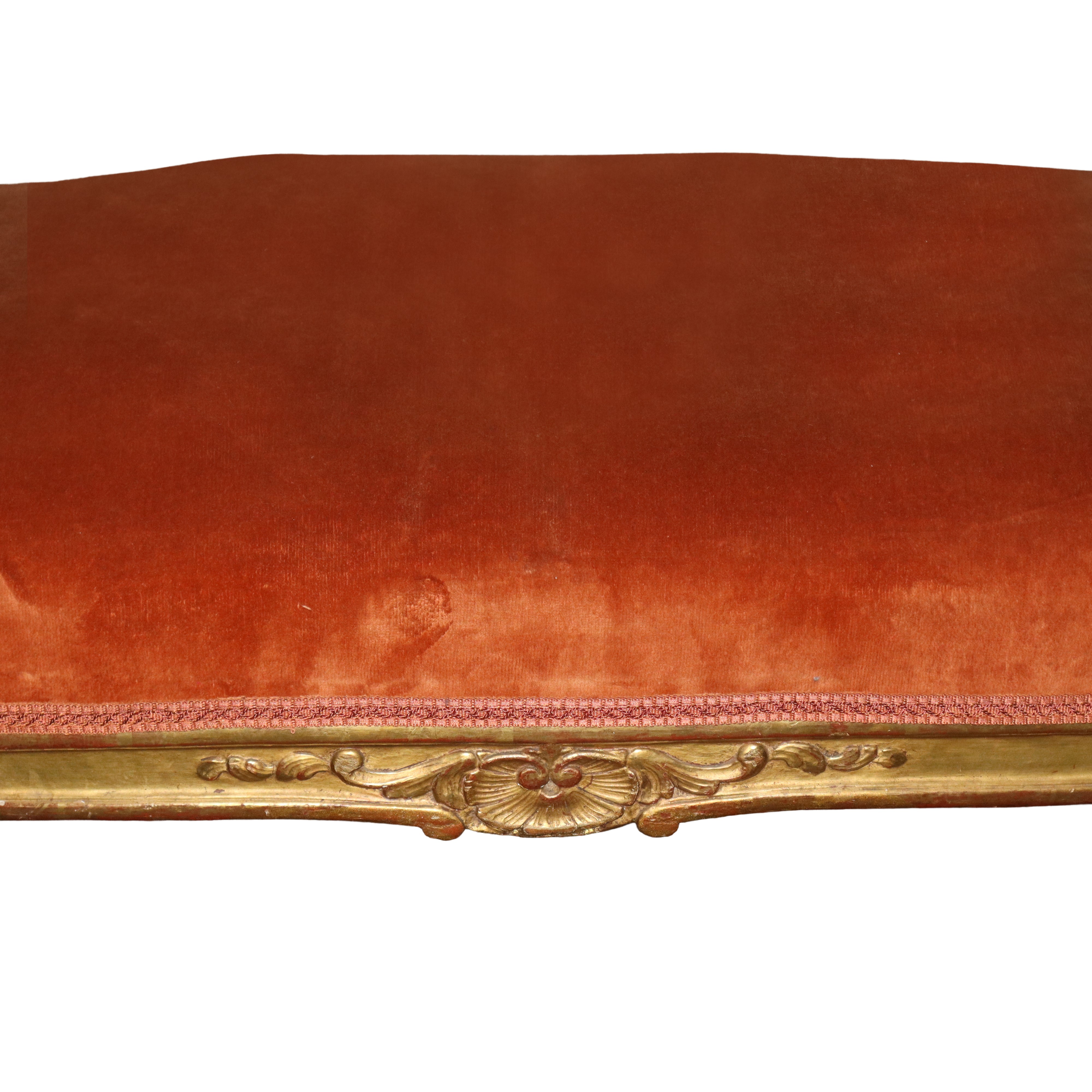 Panchetta in legno dorato e tessuto, h 35 cm; 119 x 45 cm
