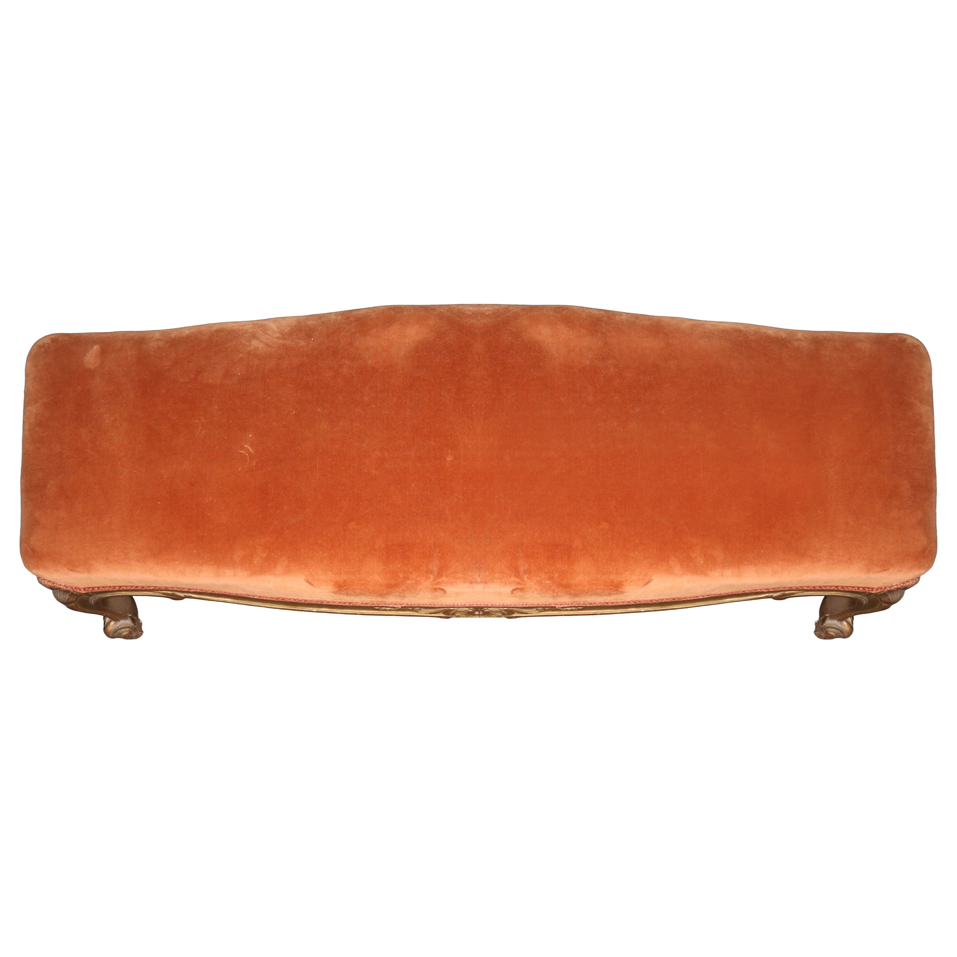 Panchetta in legno dorato e tessuto, h 35 cm; 119 x 45 cm