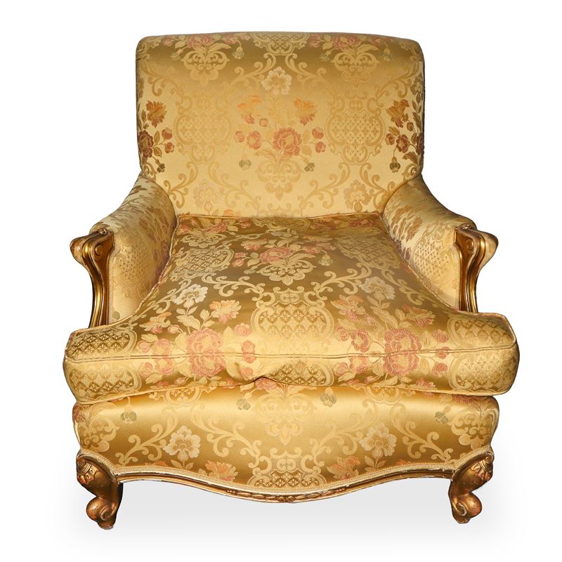 Poltrona in tessuto damascato dorata