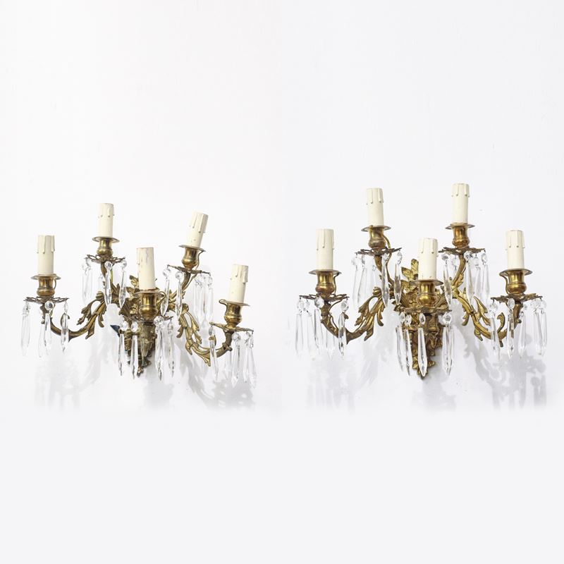 Coppia di appliques a 5 luci in metallo dorato e brindoli