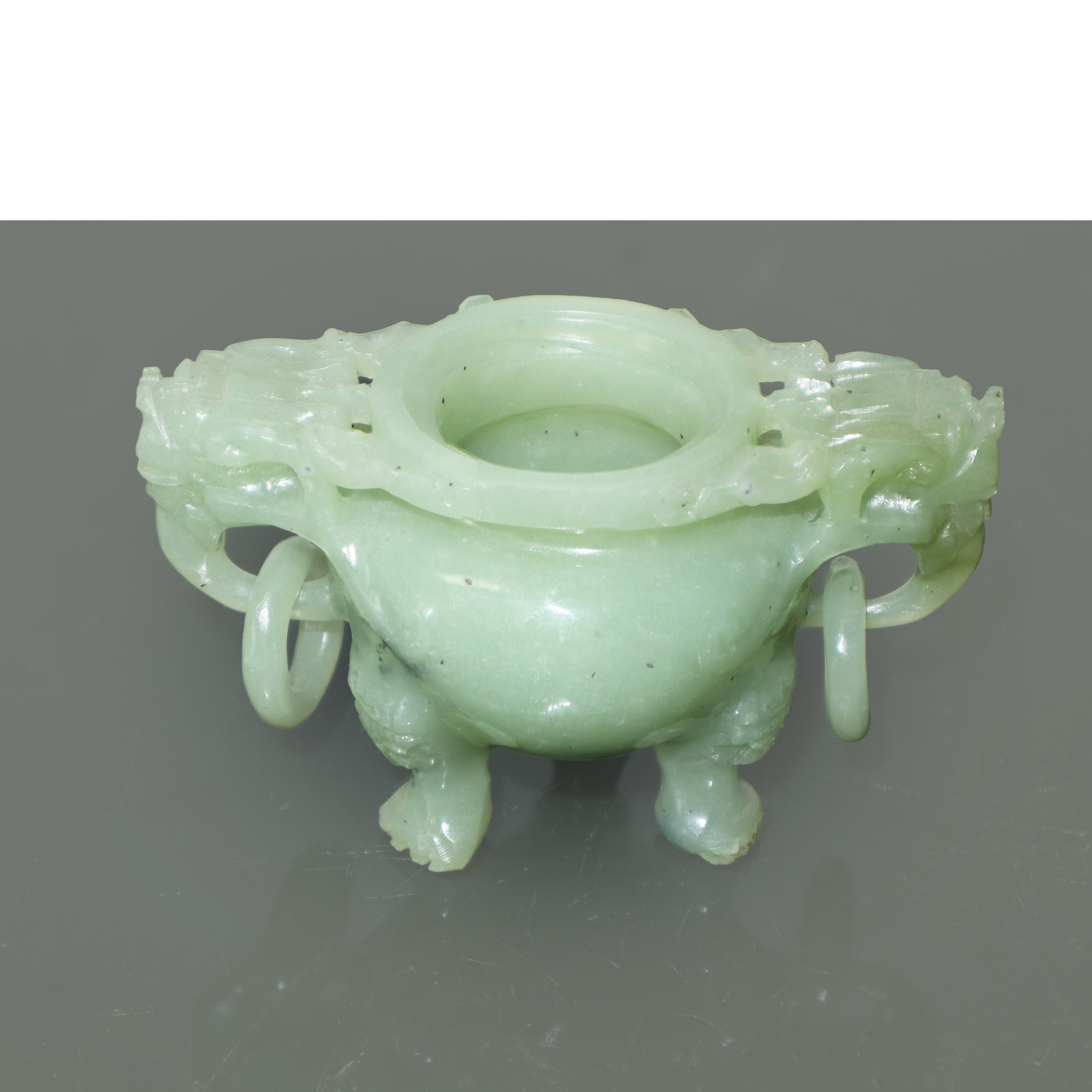 Portaprofumi in giada verde, altezza cm 10
