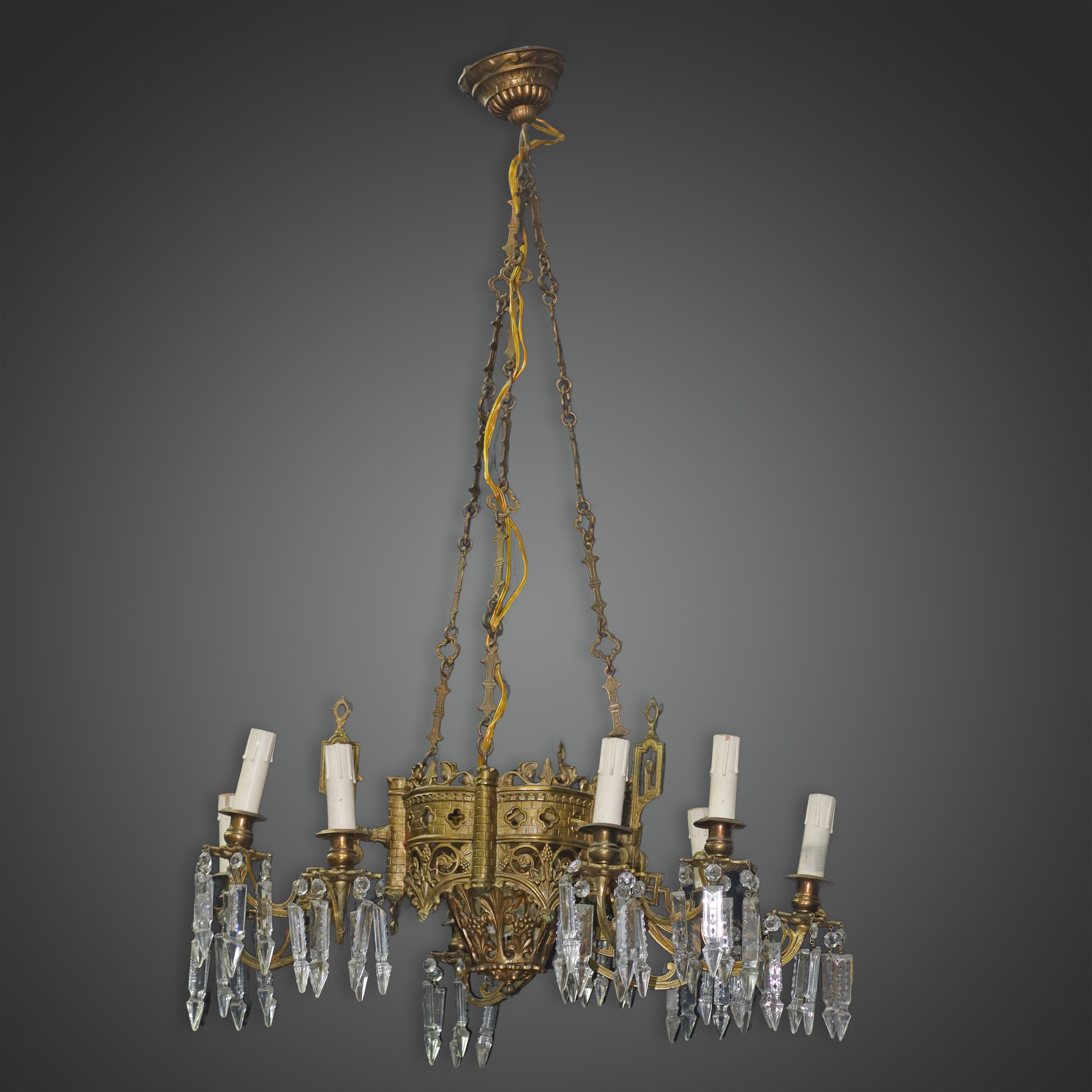 Lampadario a 9 luci in metallo con brindoli