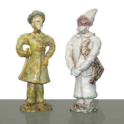 Coppia di figurine, maiolica policroma, con firma della manifattura alla base