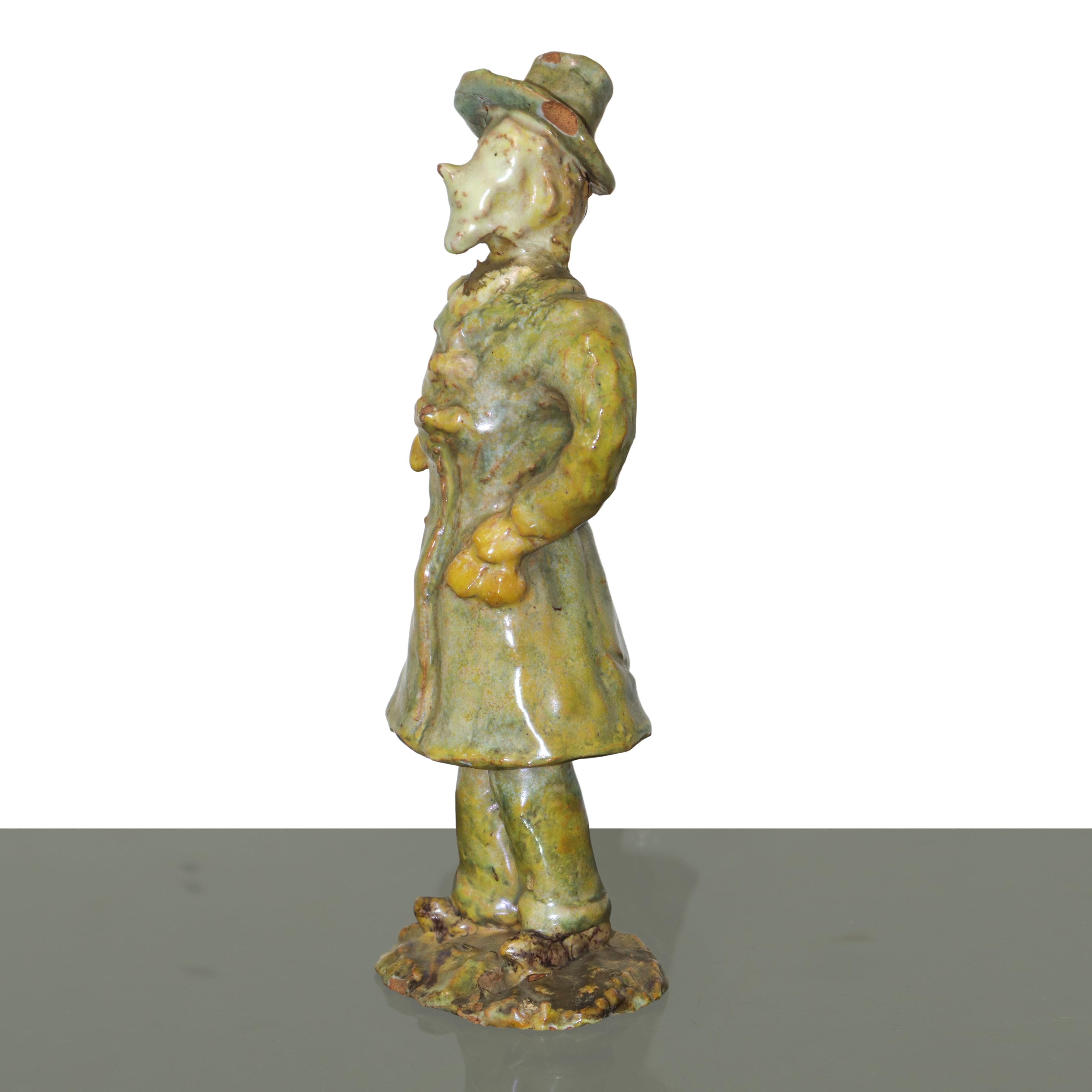Coppia di figurine, maiolica policroma, con firma della manifattura alla base