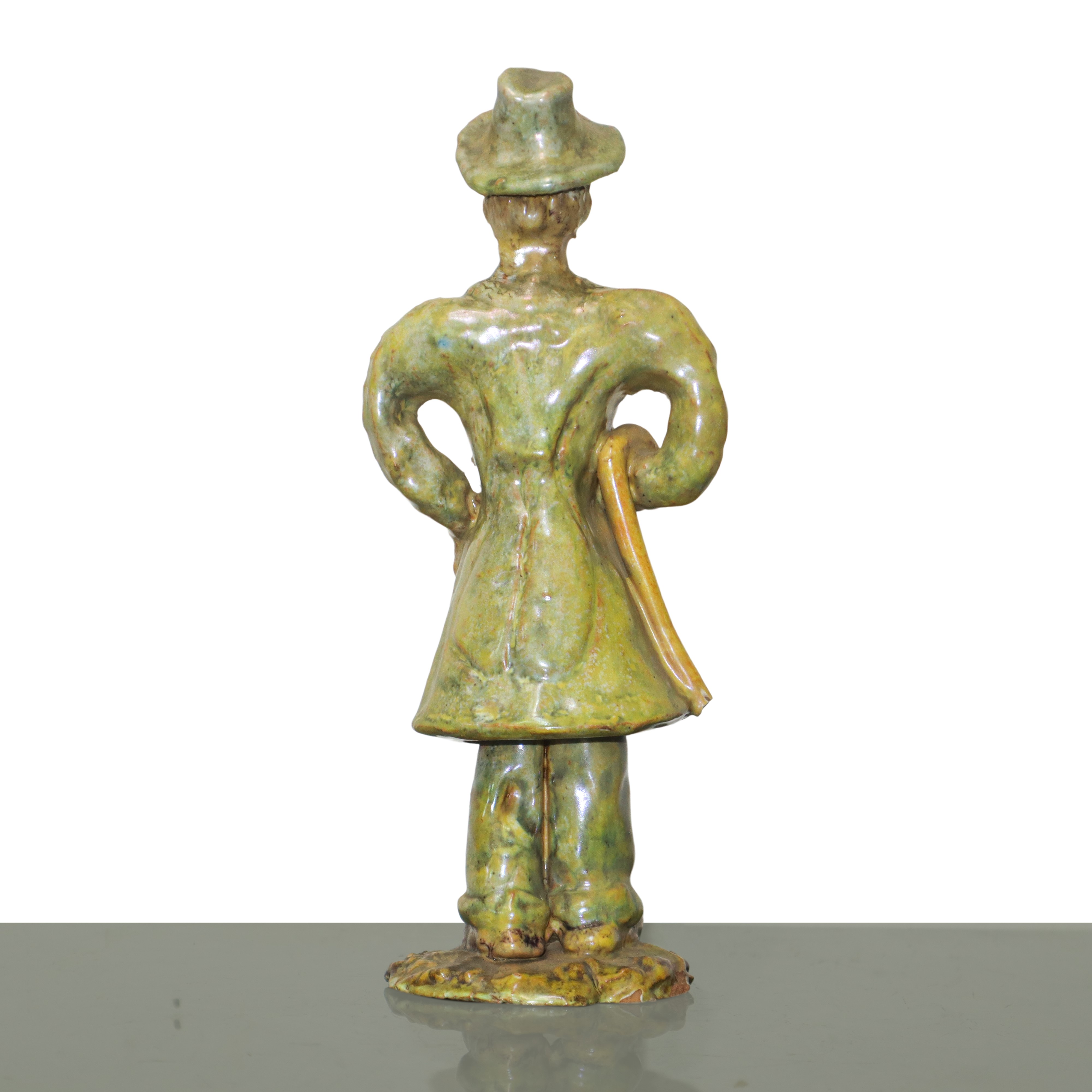 Coppia di figurine, maiolica policroma, con firma della manifattura alla base