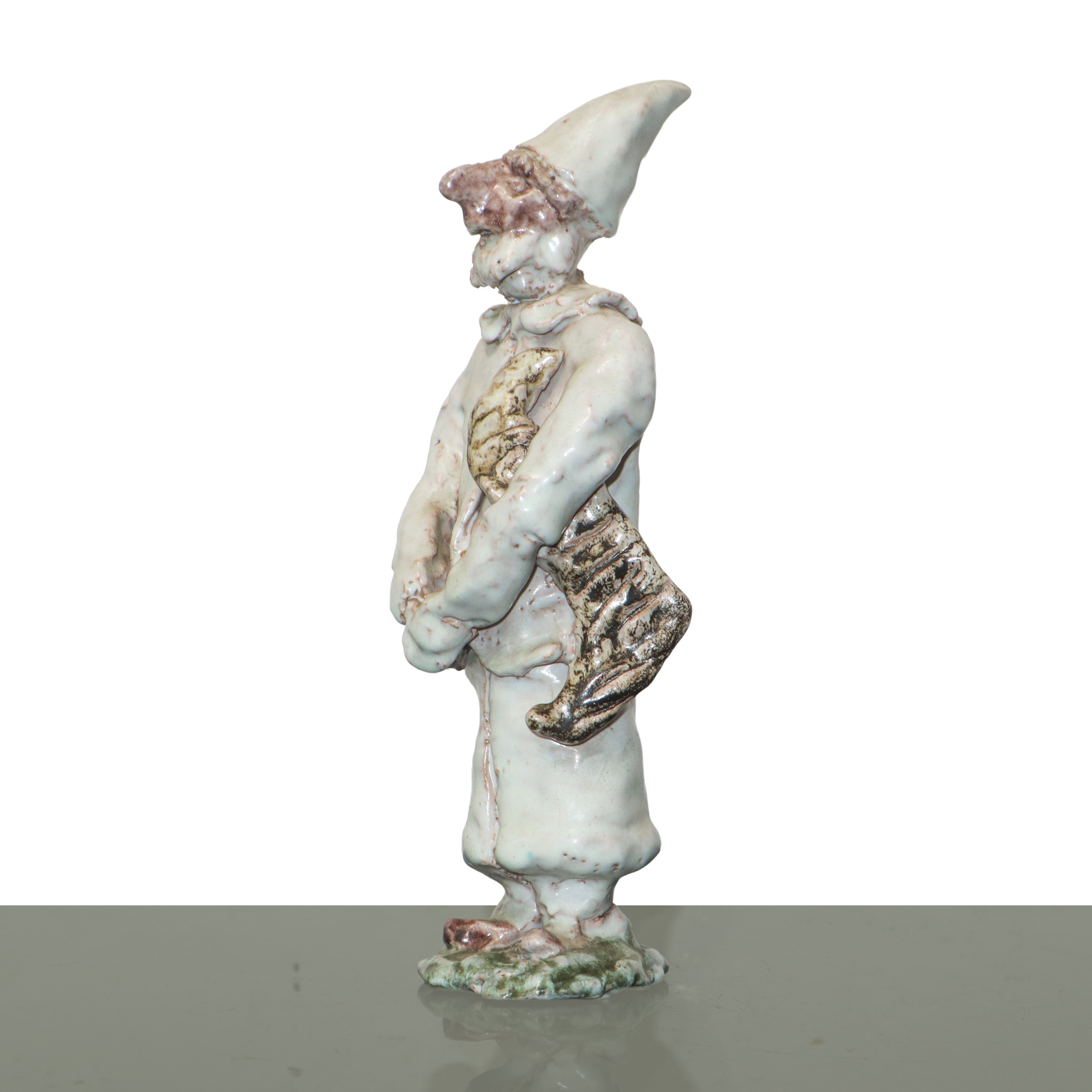 Coppia di figurine, maiolica policroma, con firma della manifattura alla base