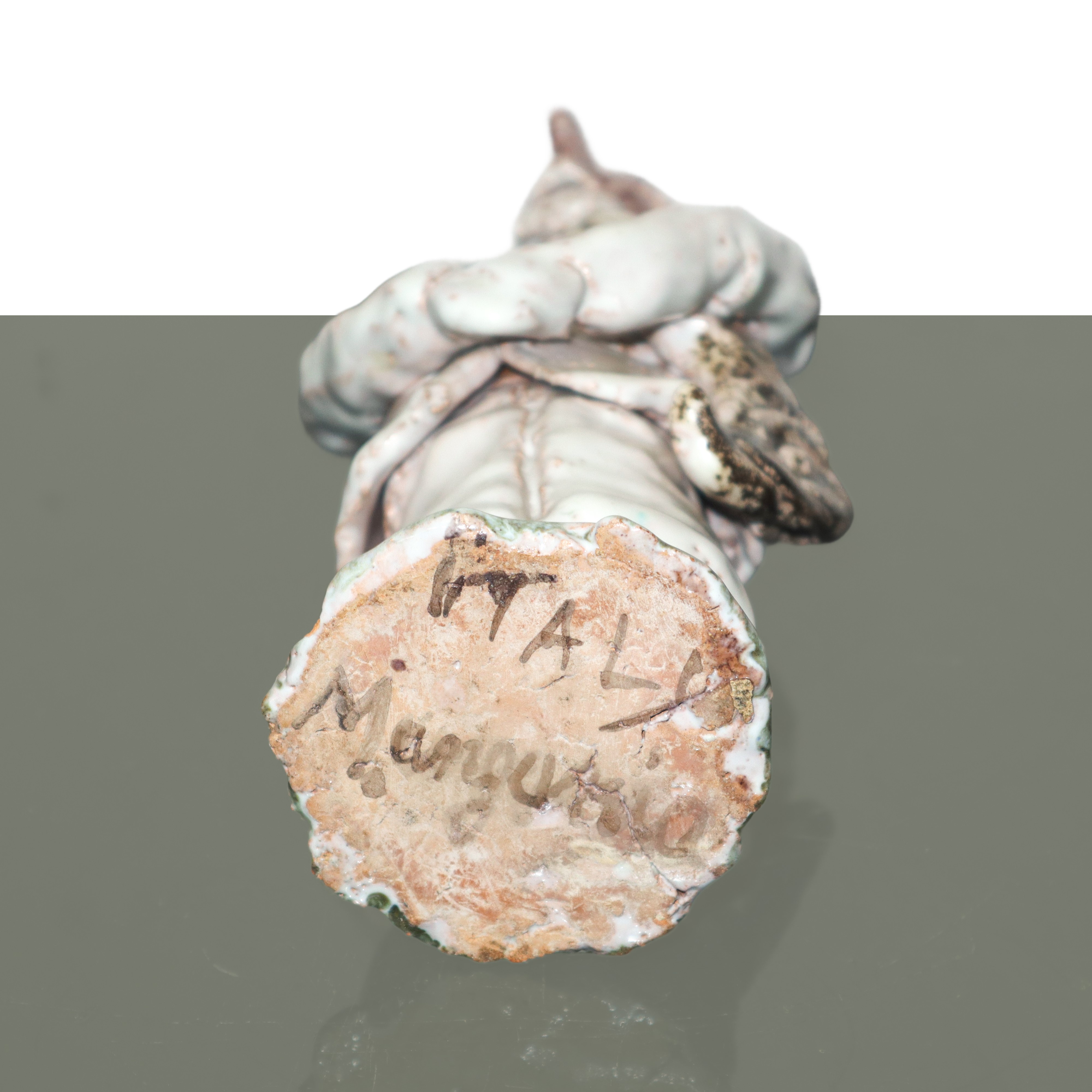 Coppia di figurine, maiolica policroma, con firma della manifattura alla base