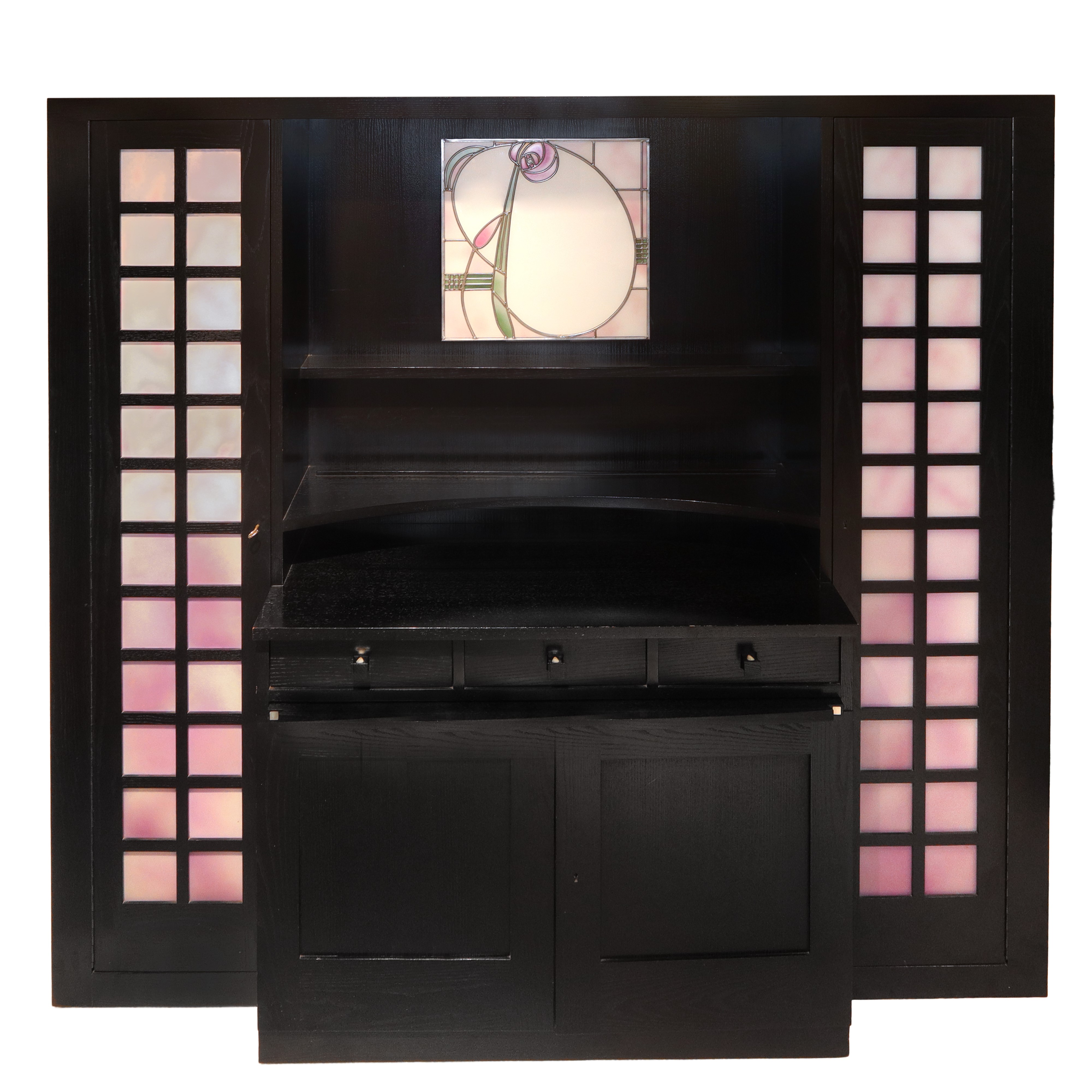 Credenza in frassino nero con vetro piombato con decoro floreale centrale