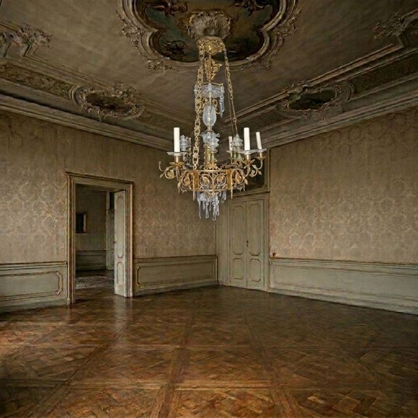 6-light metal chandelier with shards