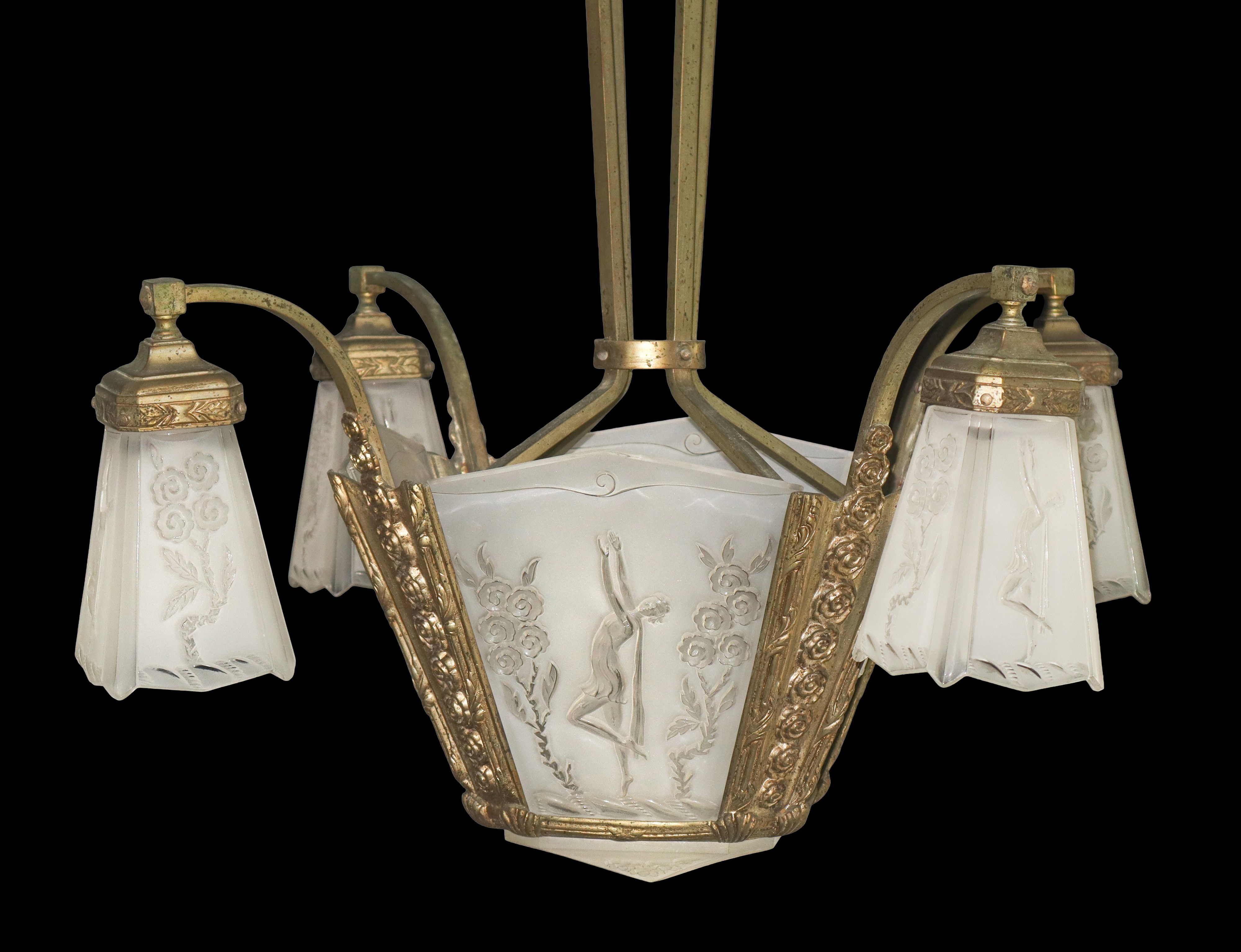 Lampadario Art Decò in vetro molato con decori classici