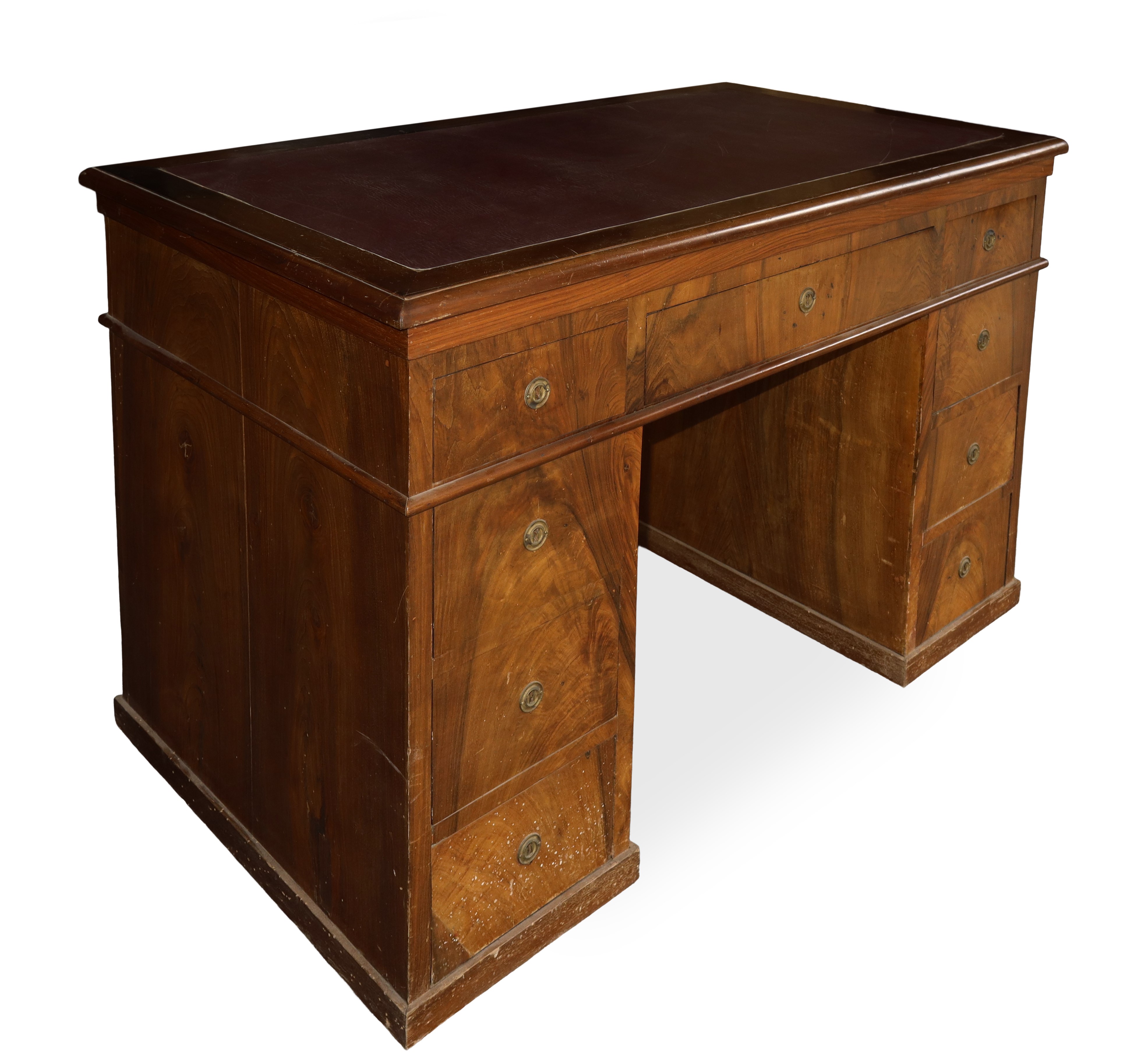 Scrittoio con cassetti sottopiano e tre cassetti laterali, h 81 cm, l 127 cm, p 70 cm