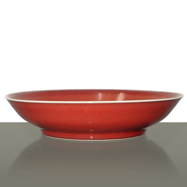 Piatto cinese in porcellana rossa